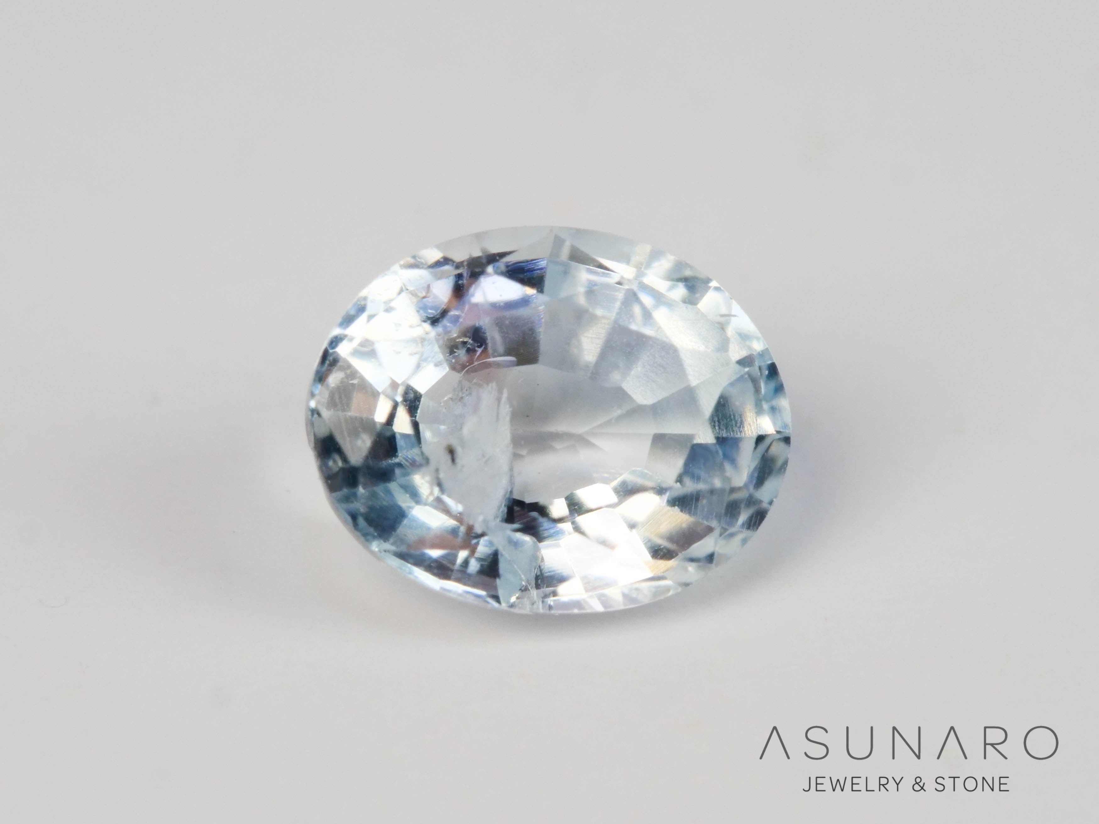 非加熱ライトブルーサファイア 　オーバルカット 　スリランカ産　0.41ct　【250528-2820】