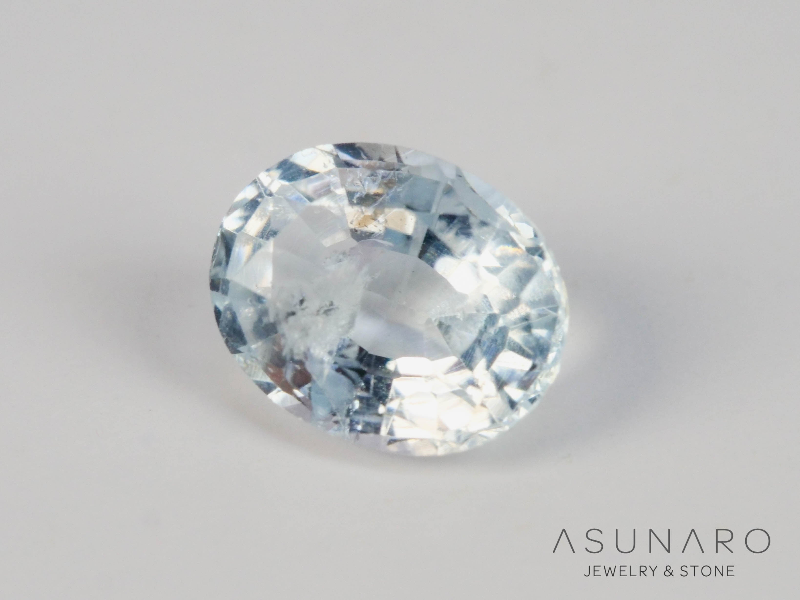 非加熱ライトブルーサファイア 　オーバルカット 　スリランカ産　0.41ct　【250528-2820】