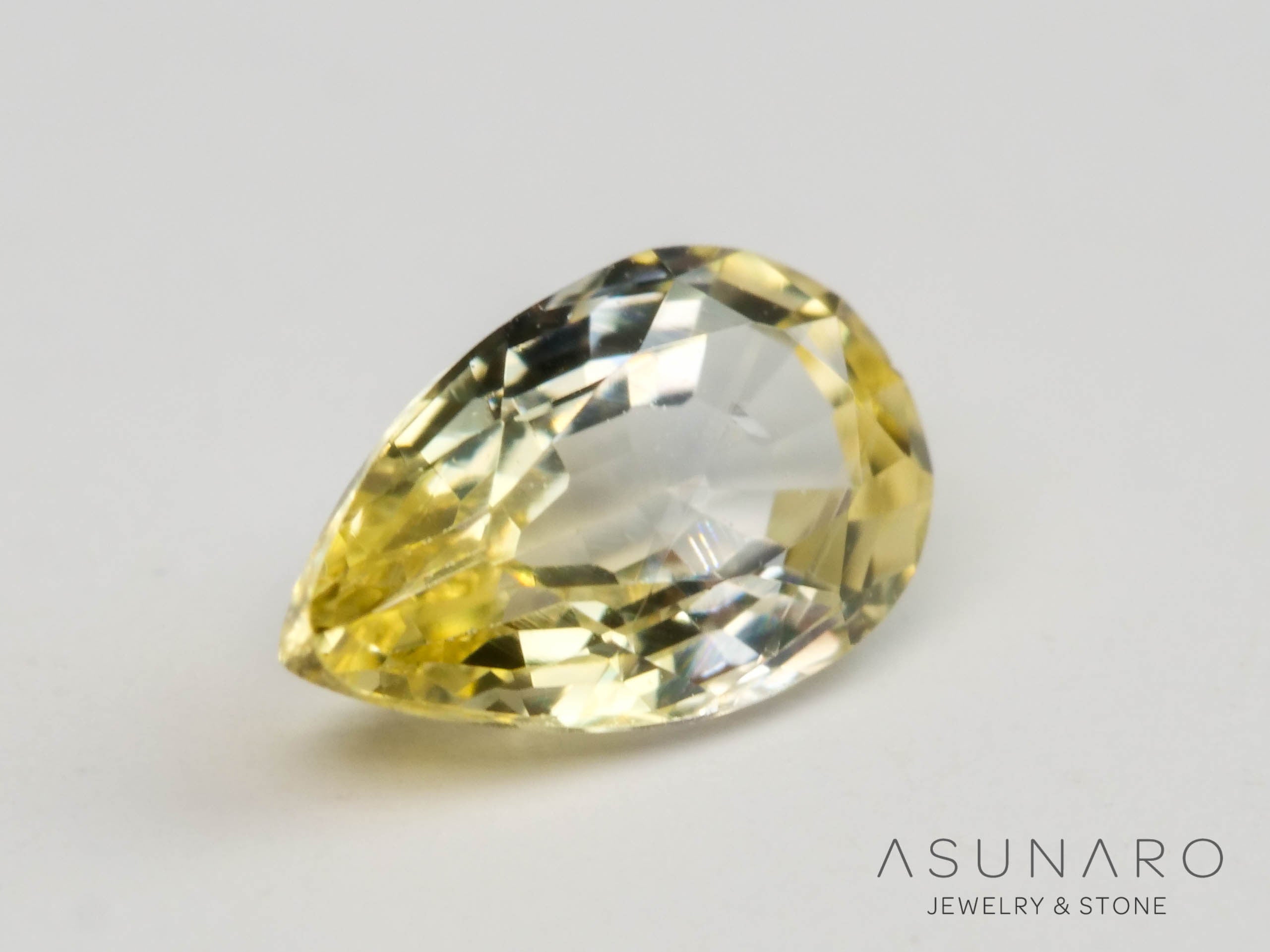 非加熱レモンイエローカラーサファイア 　ペアシェイプ　スリランカ産　0.25ct　【250528-2827】