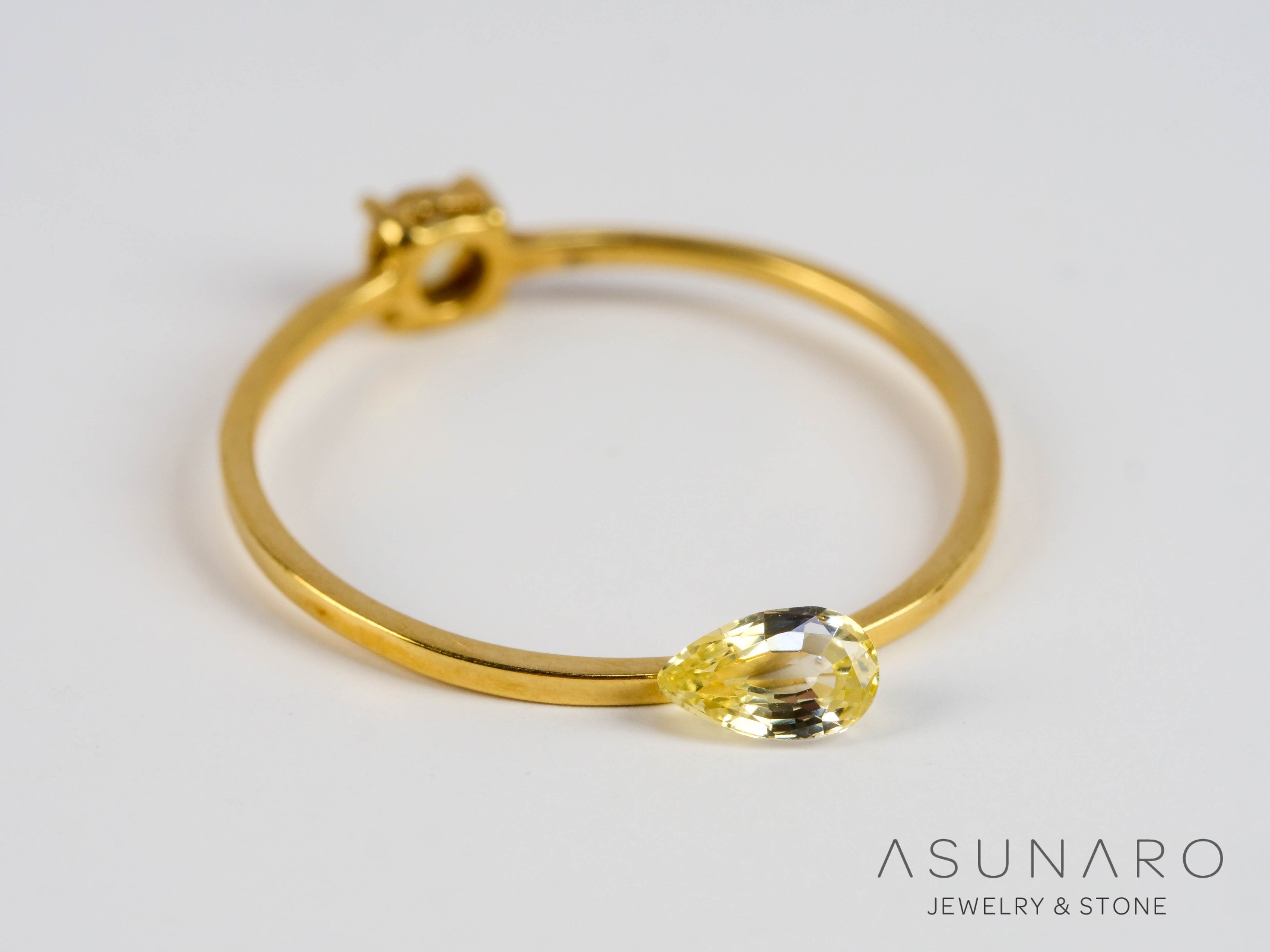 非加熱レモンイエローカラーサファイア 　ペアシェイプ　スリランカ産　0.25ct　【250528-2827】