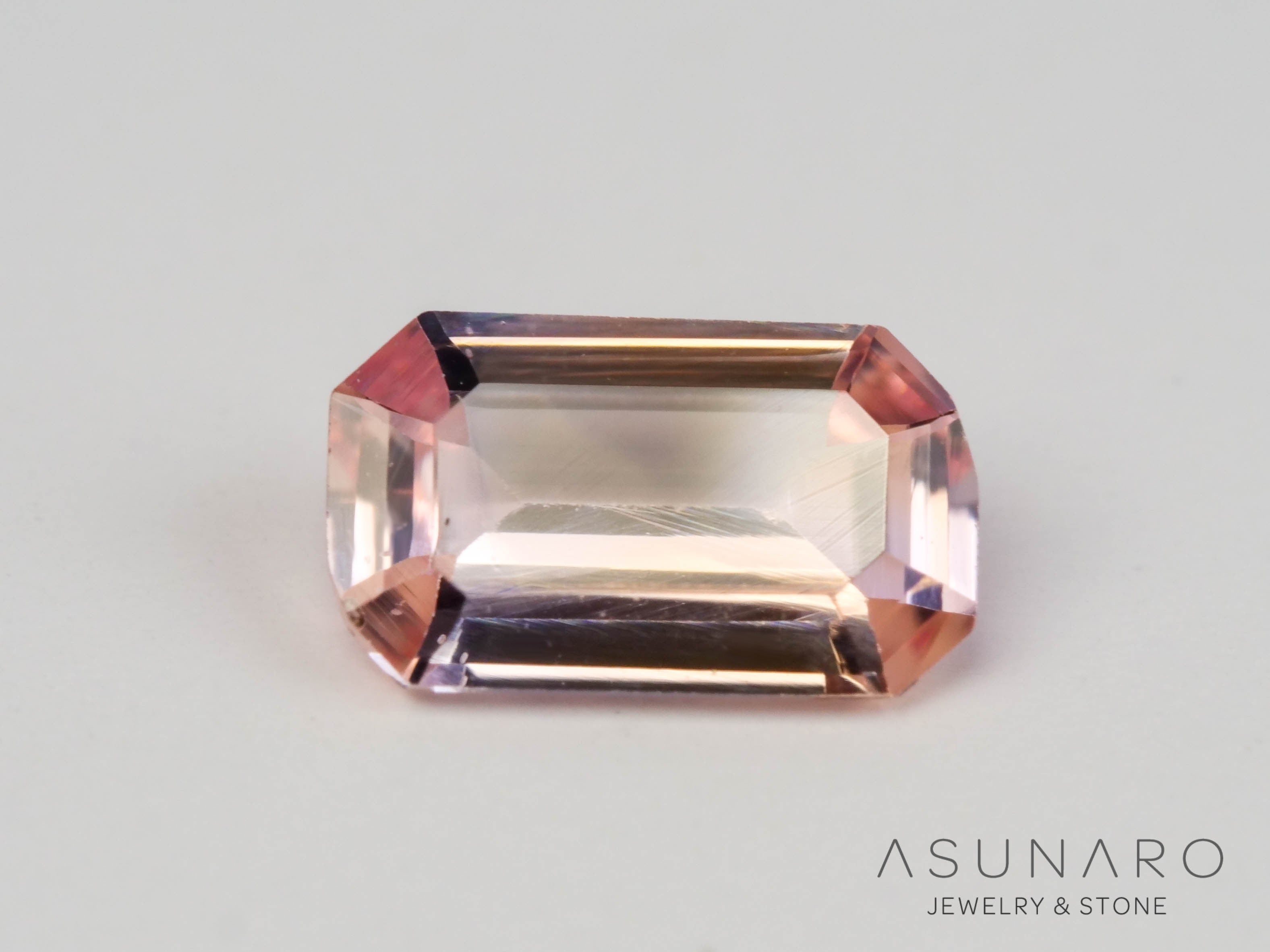 非加熱オレンジピンクサファイア 　エメラルドカット　スリランカ産　0.31ct　【250528-2829】