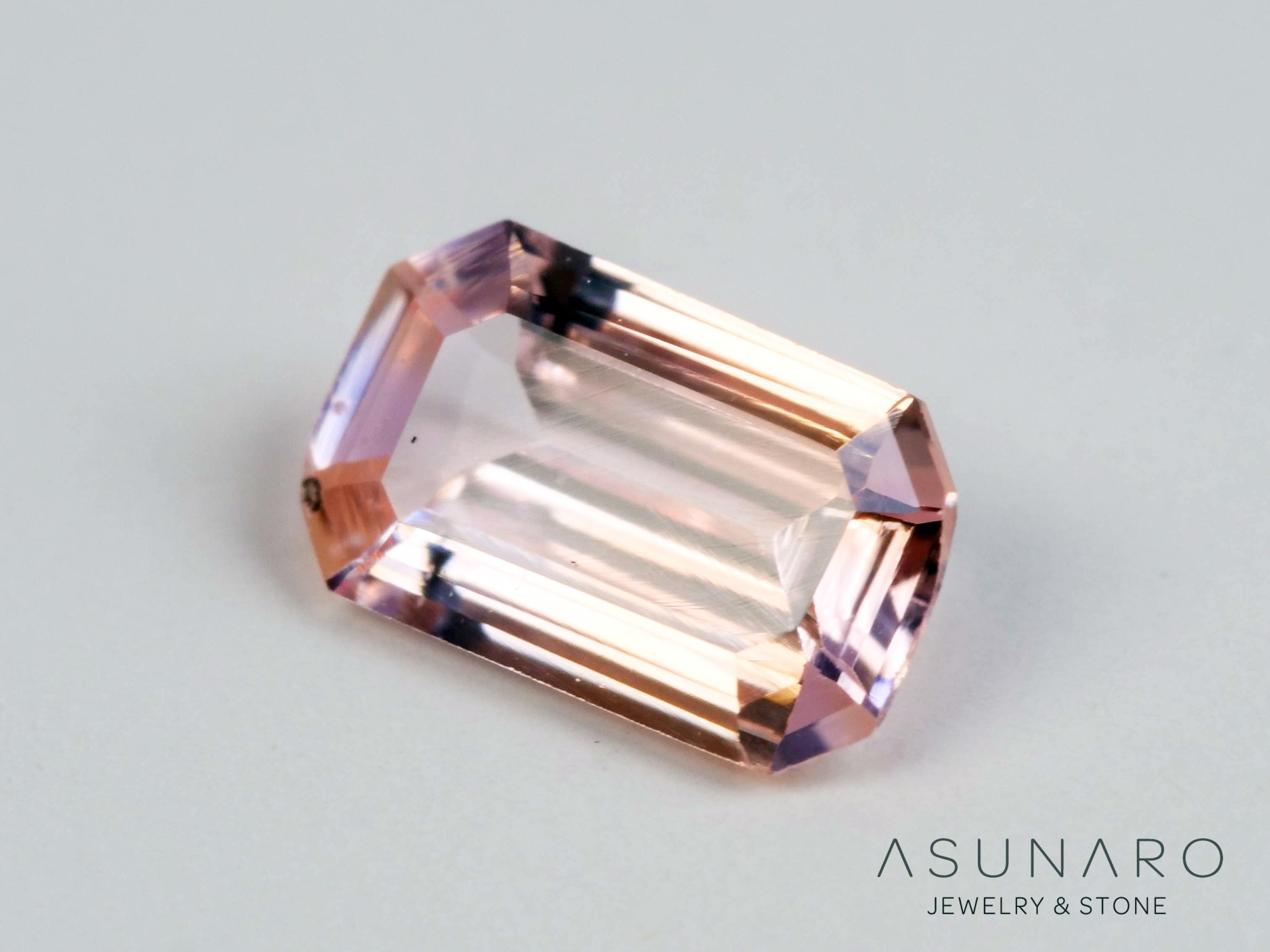 非加熱オレンジピンクサファイア 　エメラルドカット　スリランカ産　0.31ct　【250528-2829】