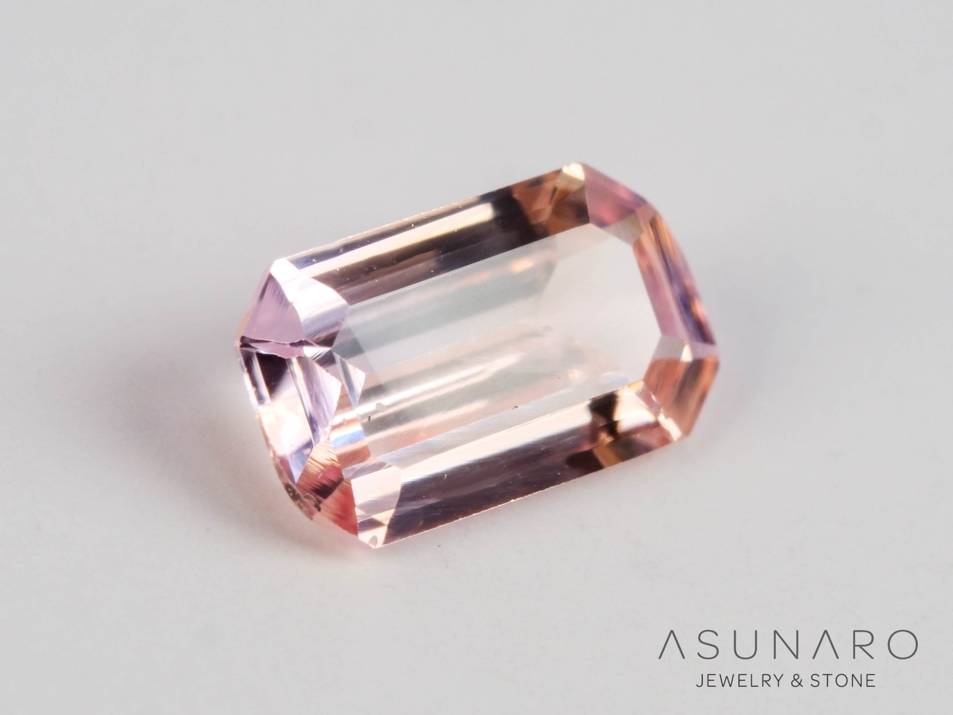 非加熱オレンジピンクサファイア 　エメラルドカット　スリランカ産　0.31ct　【250528-2829】