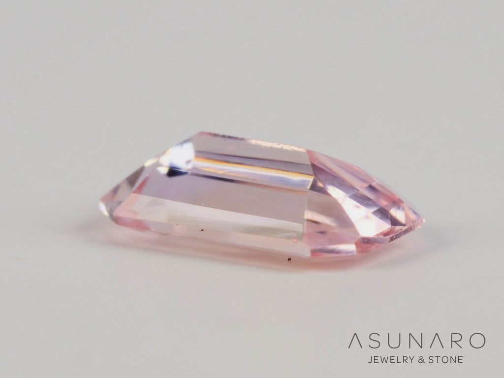 非加熱オレンジピンクサファイア 　エメラルドカット　スリランカ産　0.31ct　【250528-2829】