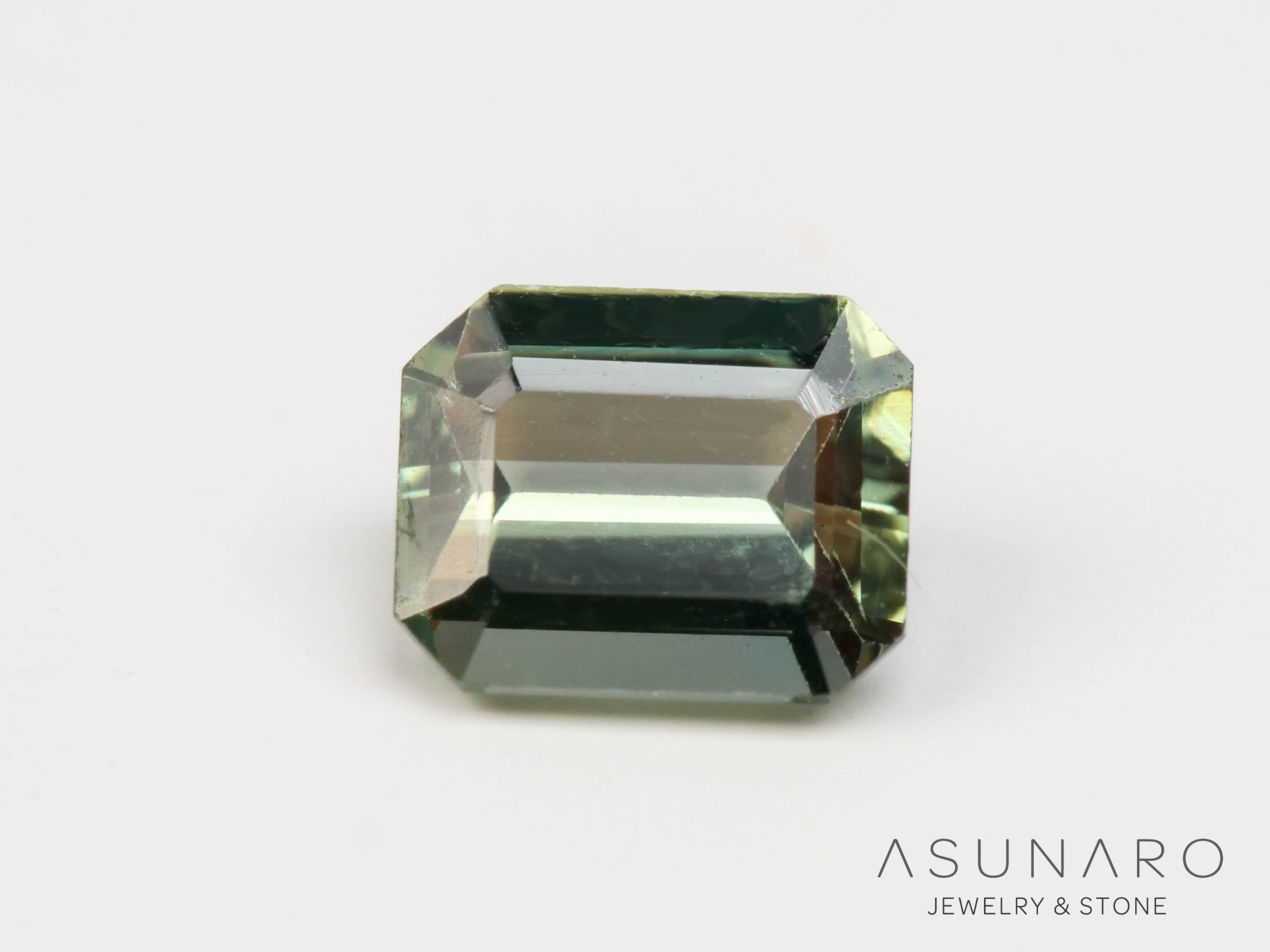 非加熱グリーンサファイア エメラルドカット スリランカ産 0.52ct