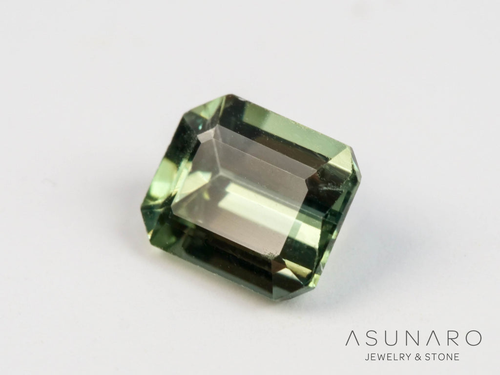 非加熱グリーンサファイア 　エメラルドカット　スリランカ産　0.52ct　【250528-2830】