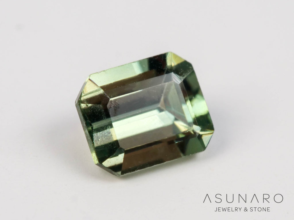 非加熱グリーンサファイア 　エメラルドカット　スリランカ産　0.52ct　【250528-2830】