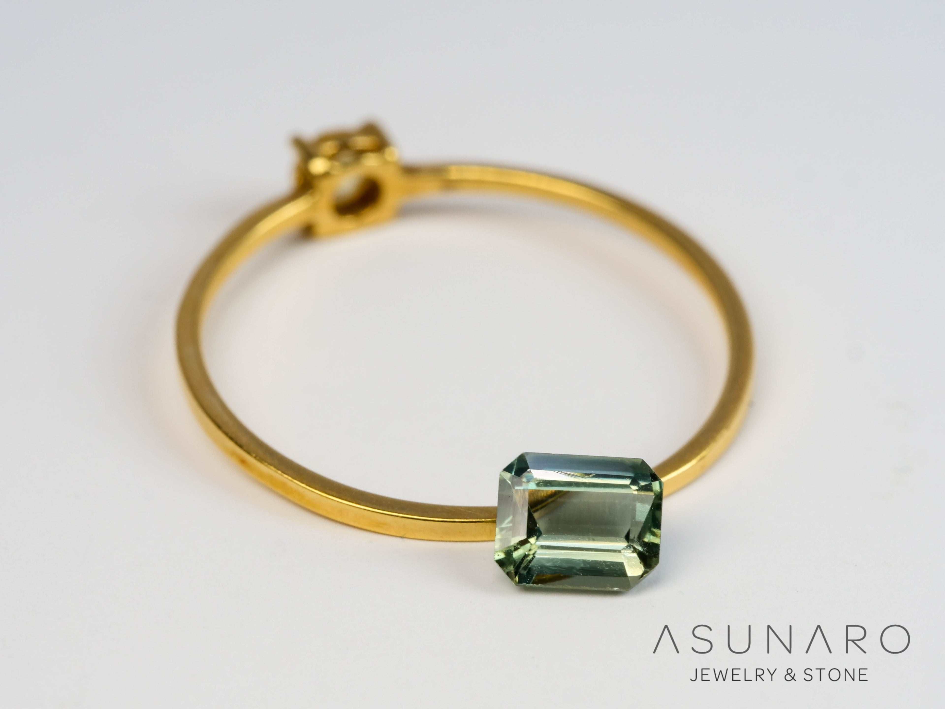 非加熱グリーンサファイア 　エメラルドカット　スリランカ産　0.52ct　【250528-2830】