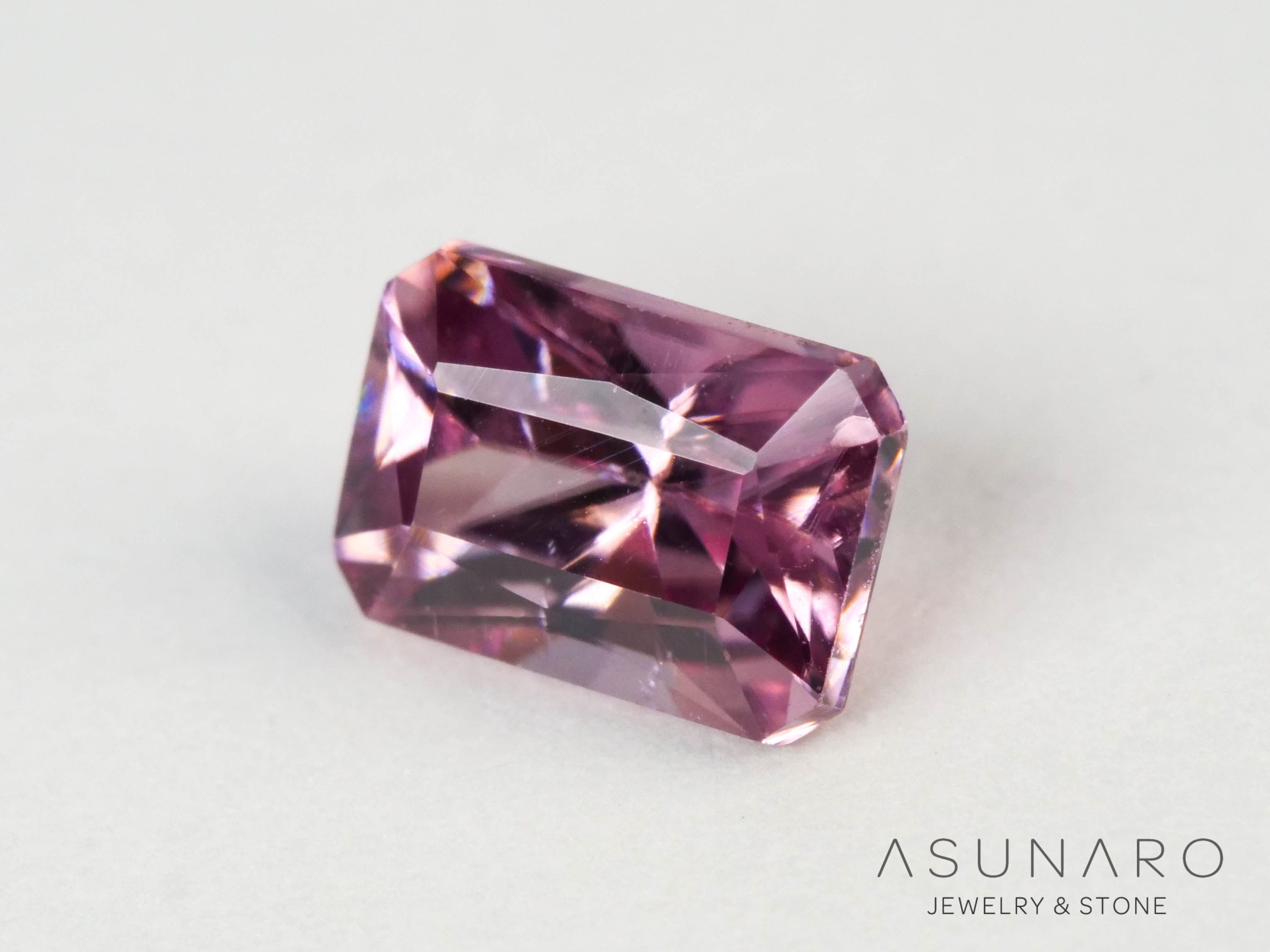 ローズピンクジルコン　エメラルドカット　0.43ct　 タンザニア産 　【250903-3033】