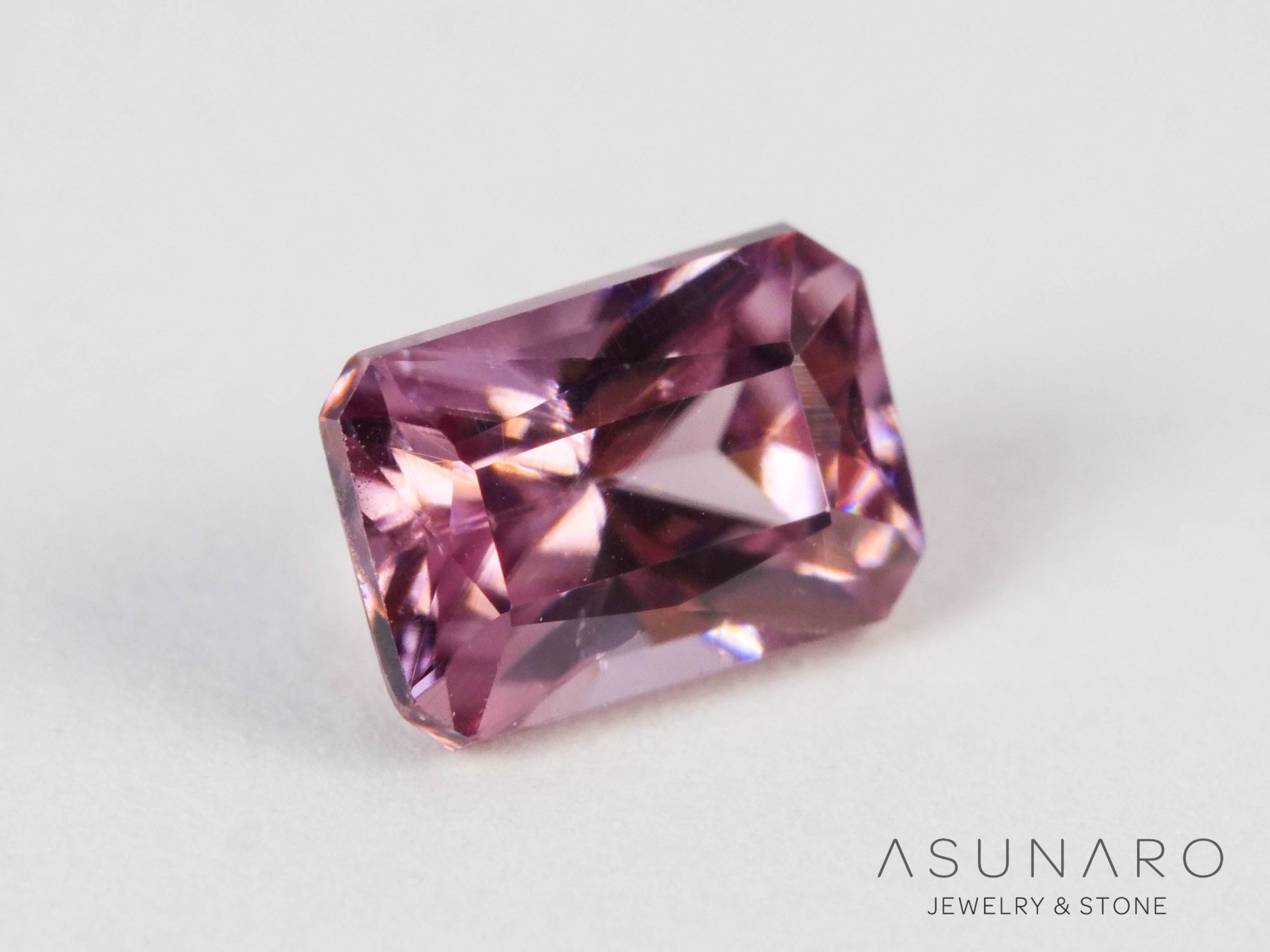 ローズピンクジルコン　エメラルドカット　0.43ct　 タンザニア産 　【250903-3033】