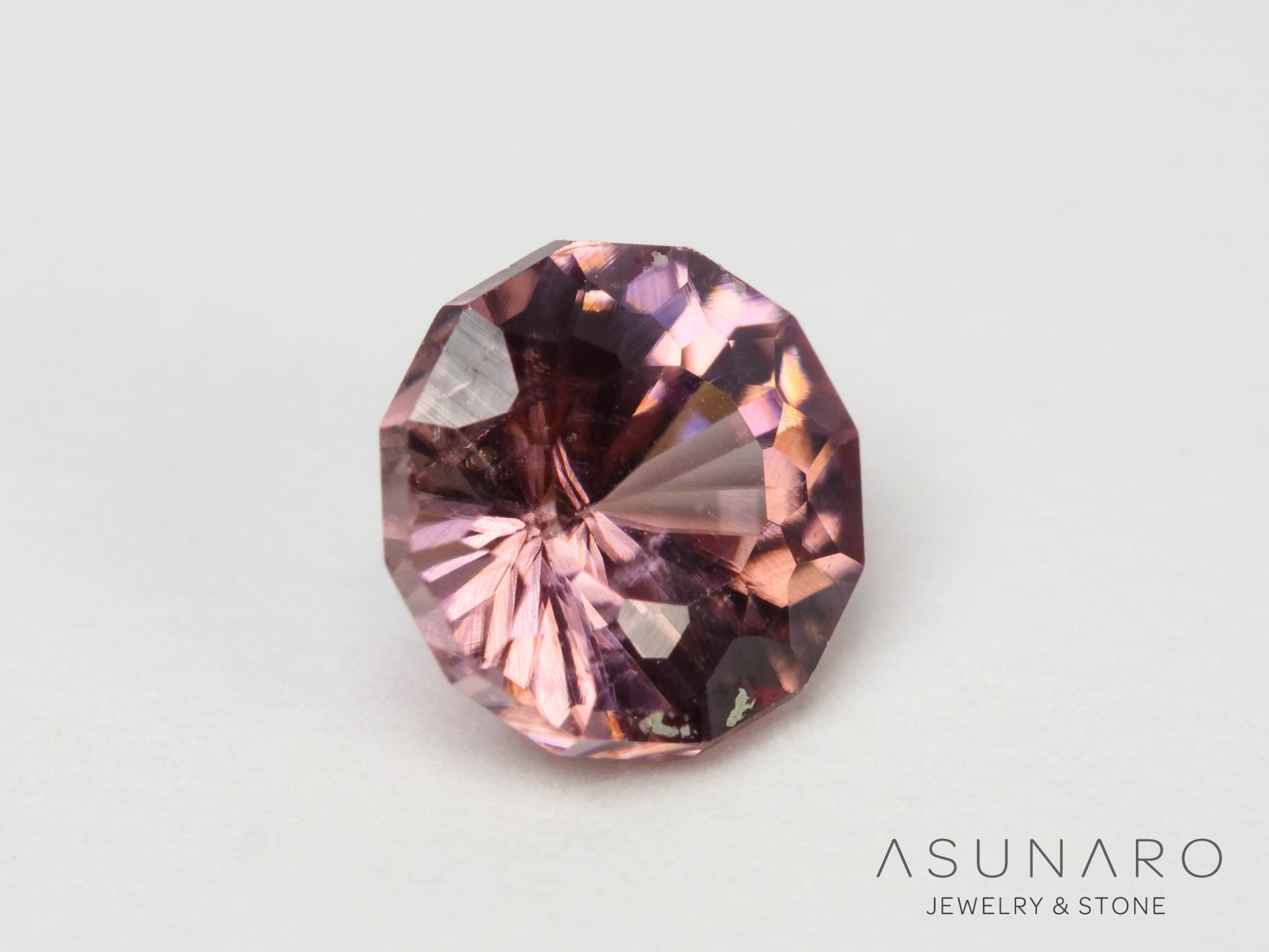 ローズピンクジルコン　ドデカゴンカット　0.52ct　 タンザニア産 　【250903-3036】