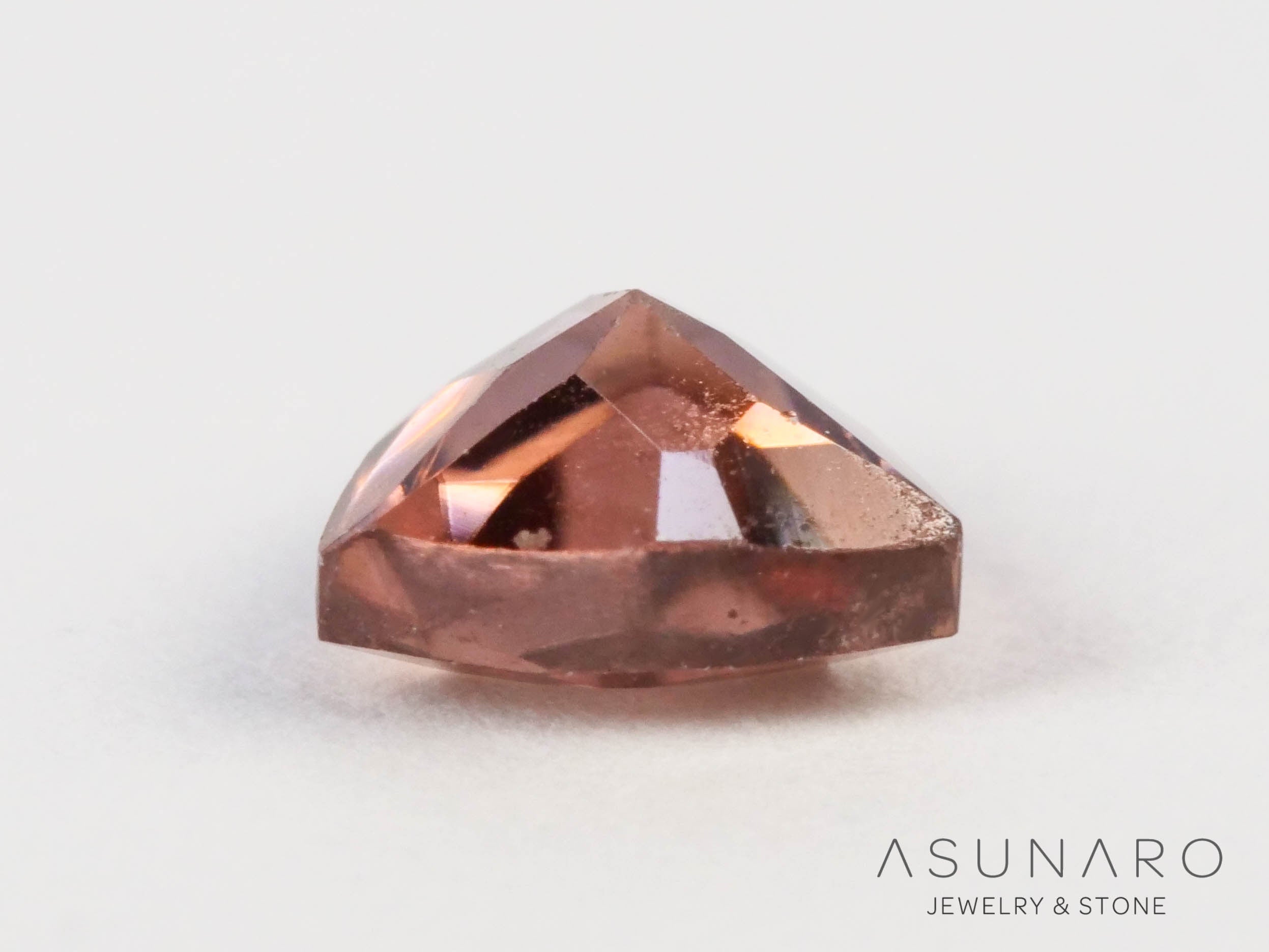 ローズピンクジルコン　トリリアントカット　0.38ct　 タンザニア産 　【250903-3038】