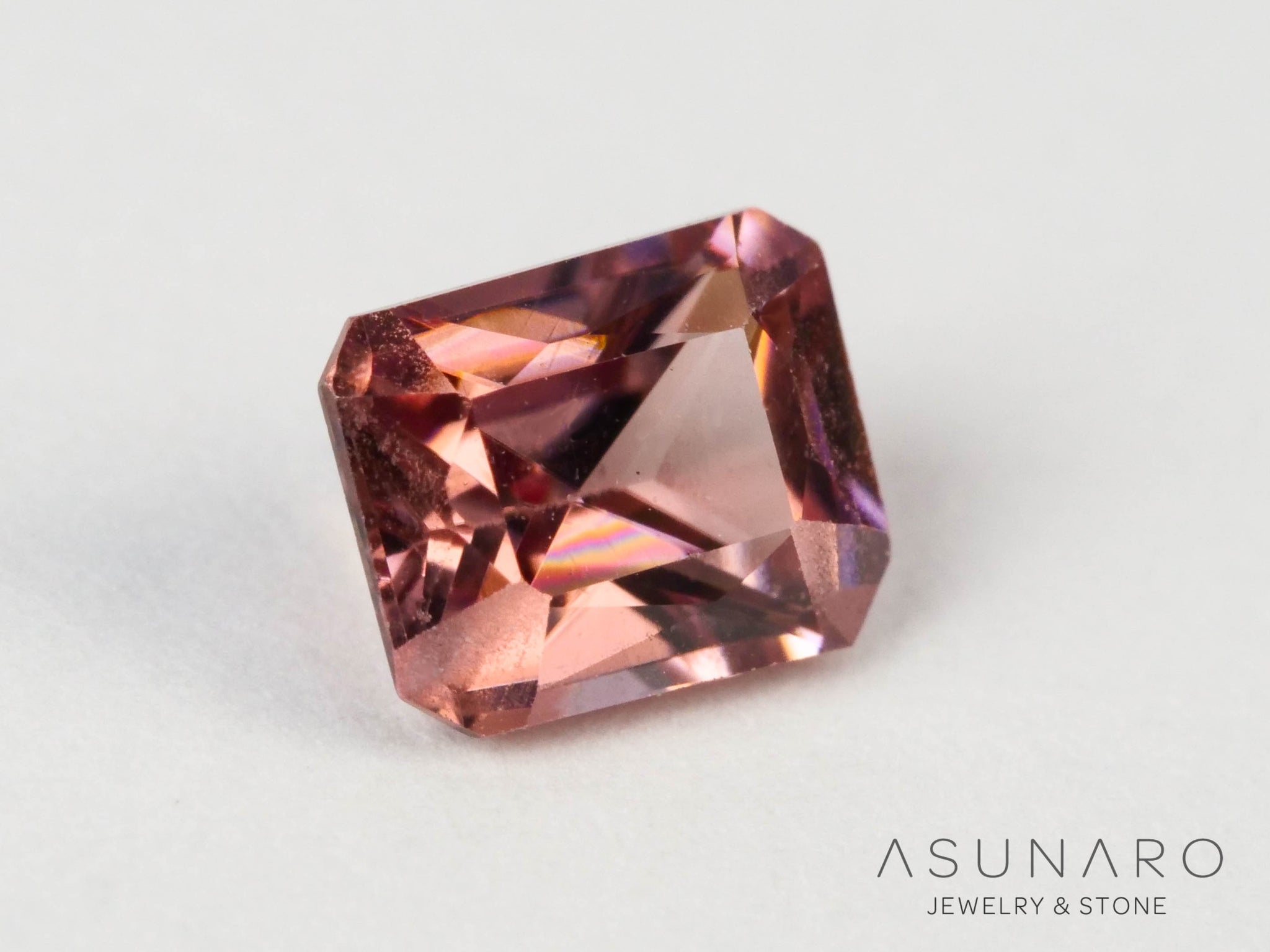 ローズピンクジルコン エメラルドカット 0.37ct タンザニア産