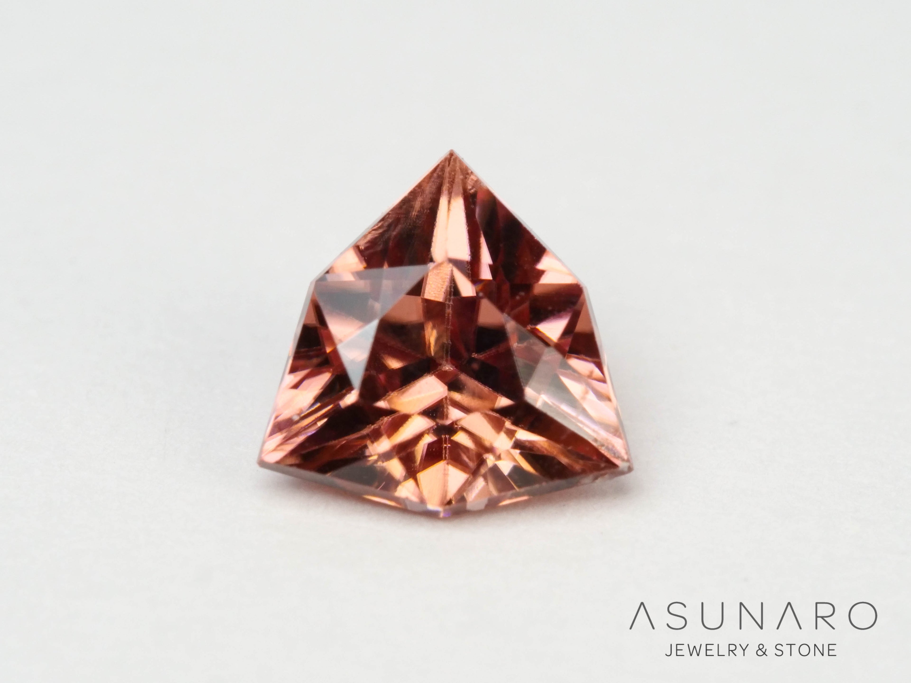 ローズピンクジルコン　ヘキサゴンカット　0.57ct　 タンザニア産 　【250903-3041】