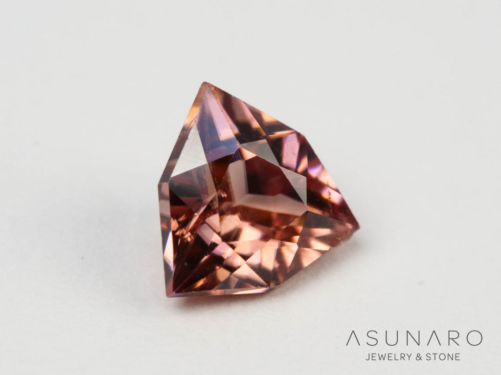 ローズピンクジルコン　ヘキサゴンカット　0.57ct　 タンザニア産 　【250903-3041】