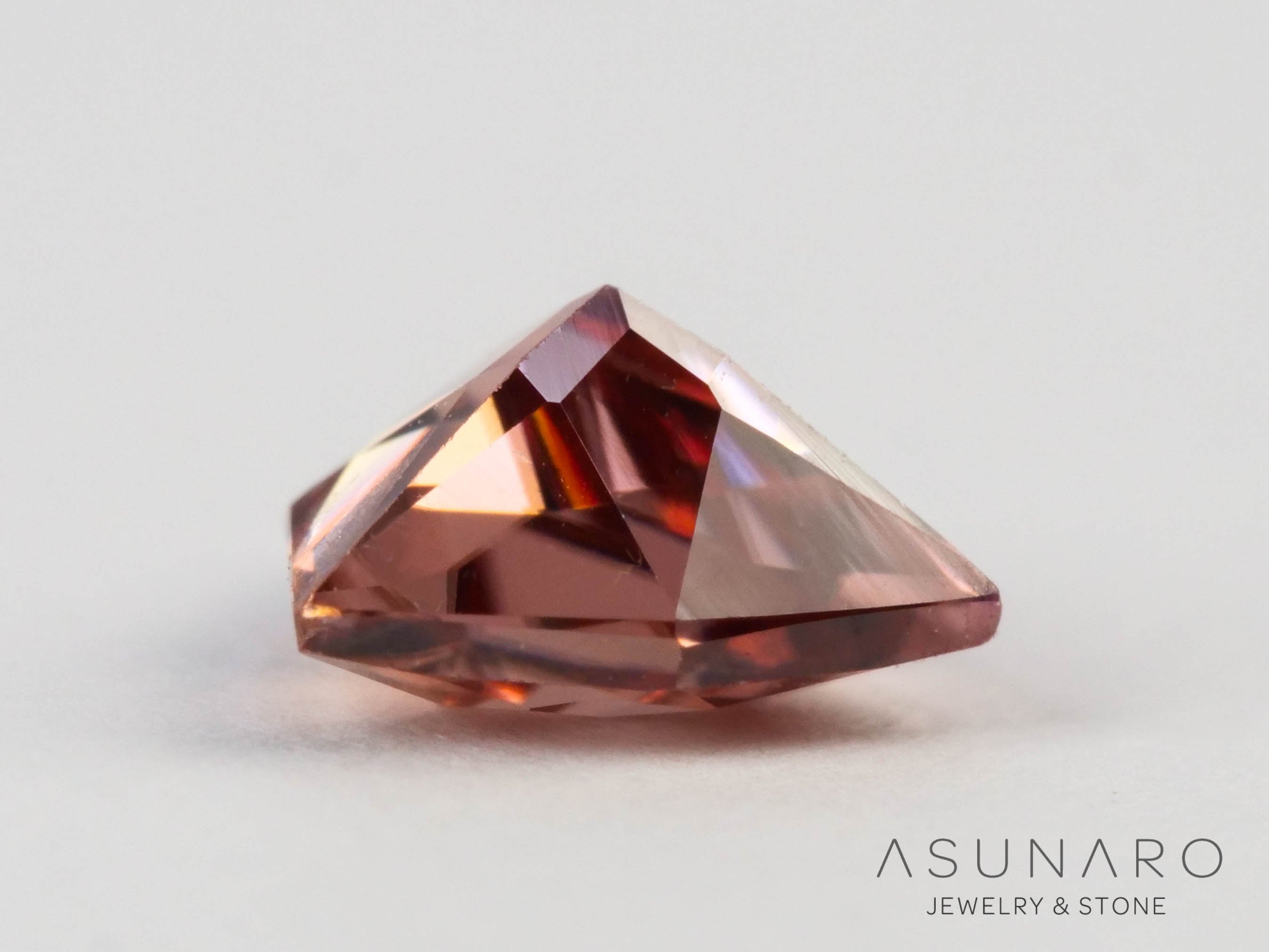 ローズピンクジルコン　ヘキサゴンカット　0.57ct　 タンザニア産 　【250903-3041】