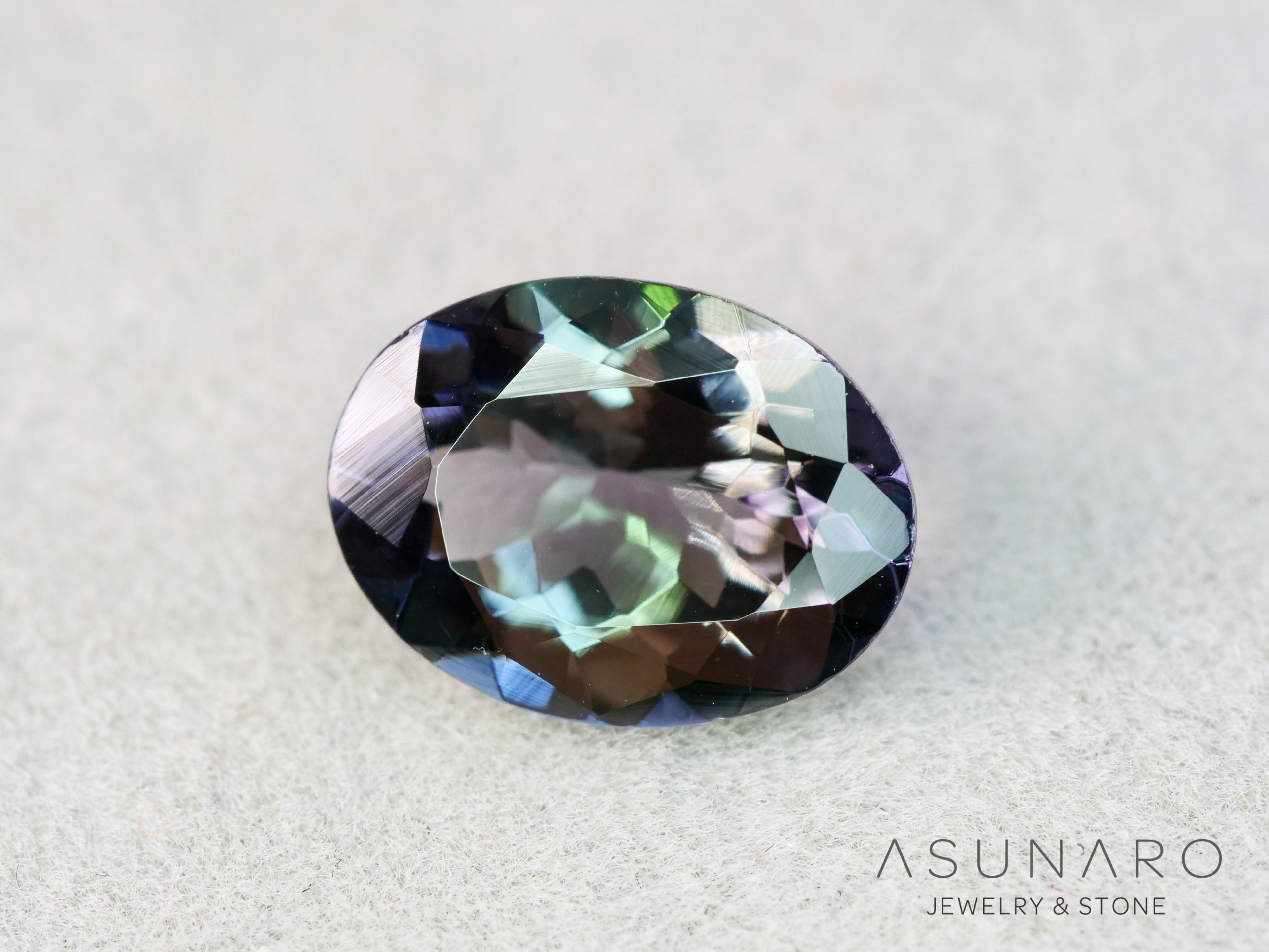 パーティーカラーゾイサイト（タンザナイト）オーバルカット　タンザニア産　1.69ct【260204-3193】