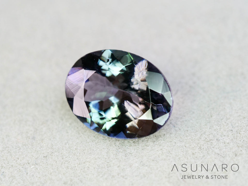 パーティーカラーゾイサイト（タンザナイト）オーバルカット　タンザニア産　1.69ct【260204-3193】