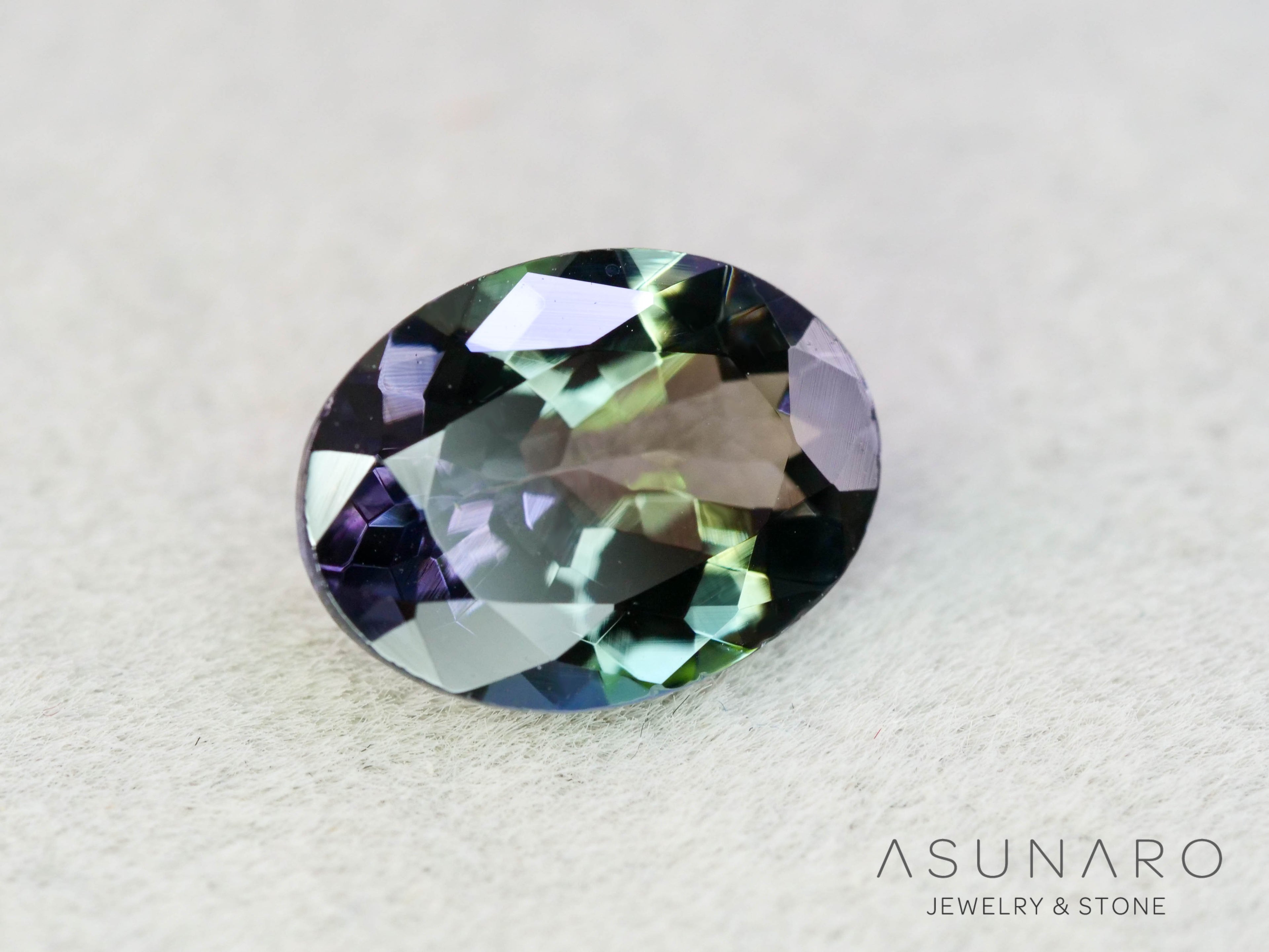 パーティーカラーゾイサイト（タンザナイト）オーバルカット　タンザニア産　1.69ct【260204-3193】