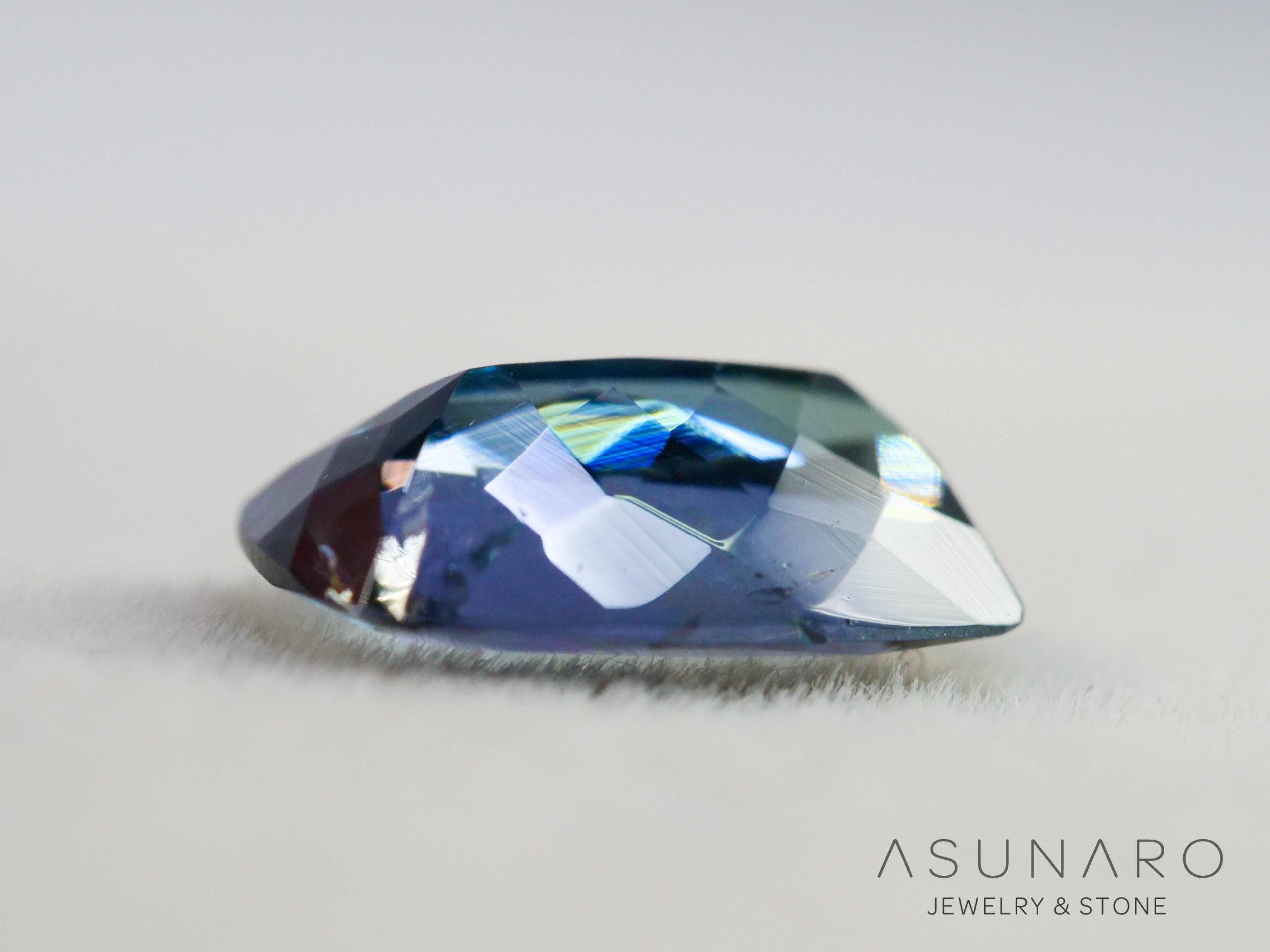 パーティーカラーゾイサイト（タンザナイト）クッションカット　タンザニア産　1.30ct【260204-3195】