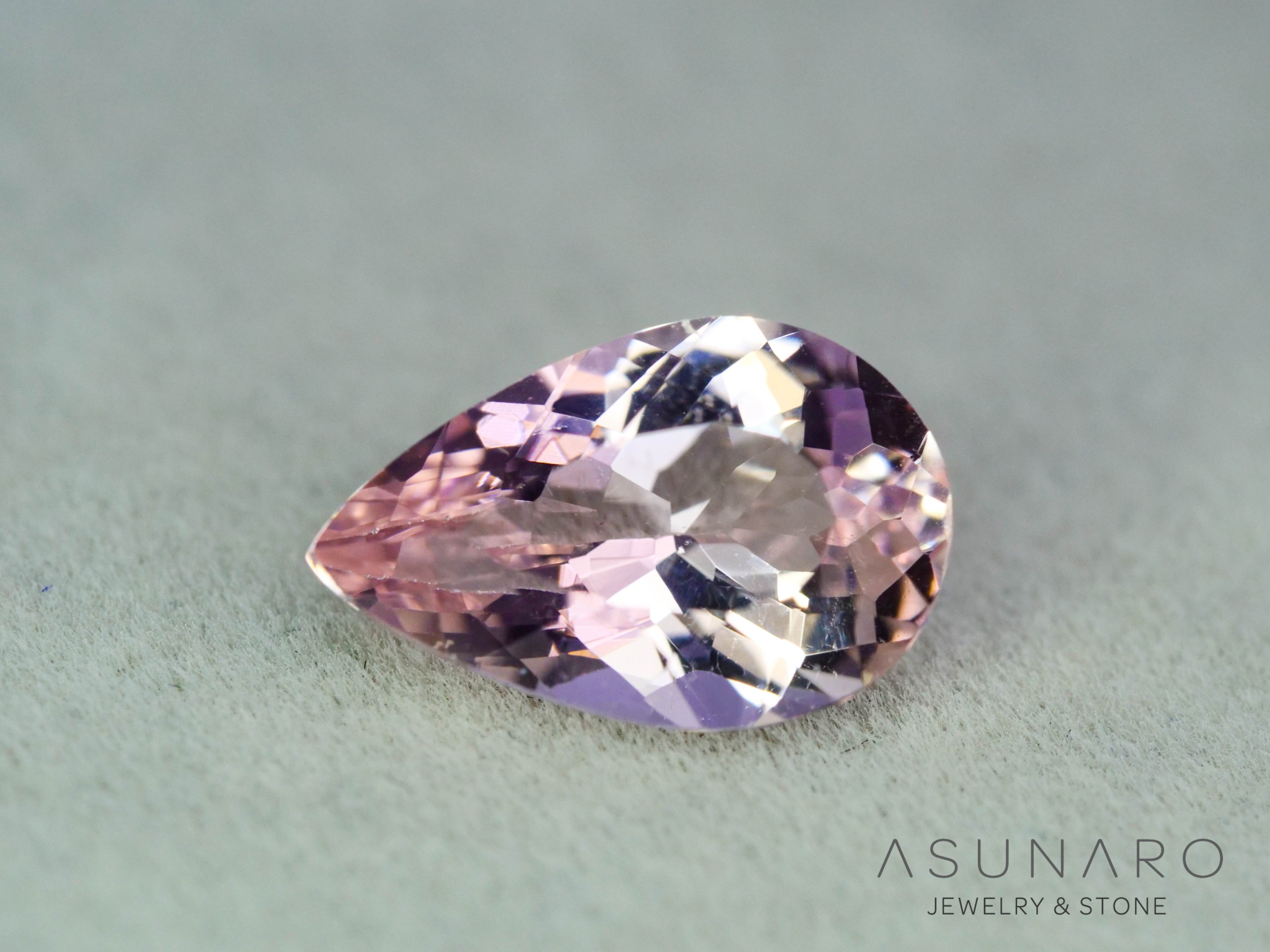 モルガナイト 　ペアシェイプ　ブラジル産　1.27ct　【251004-3126】