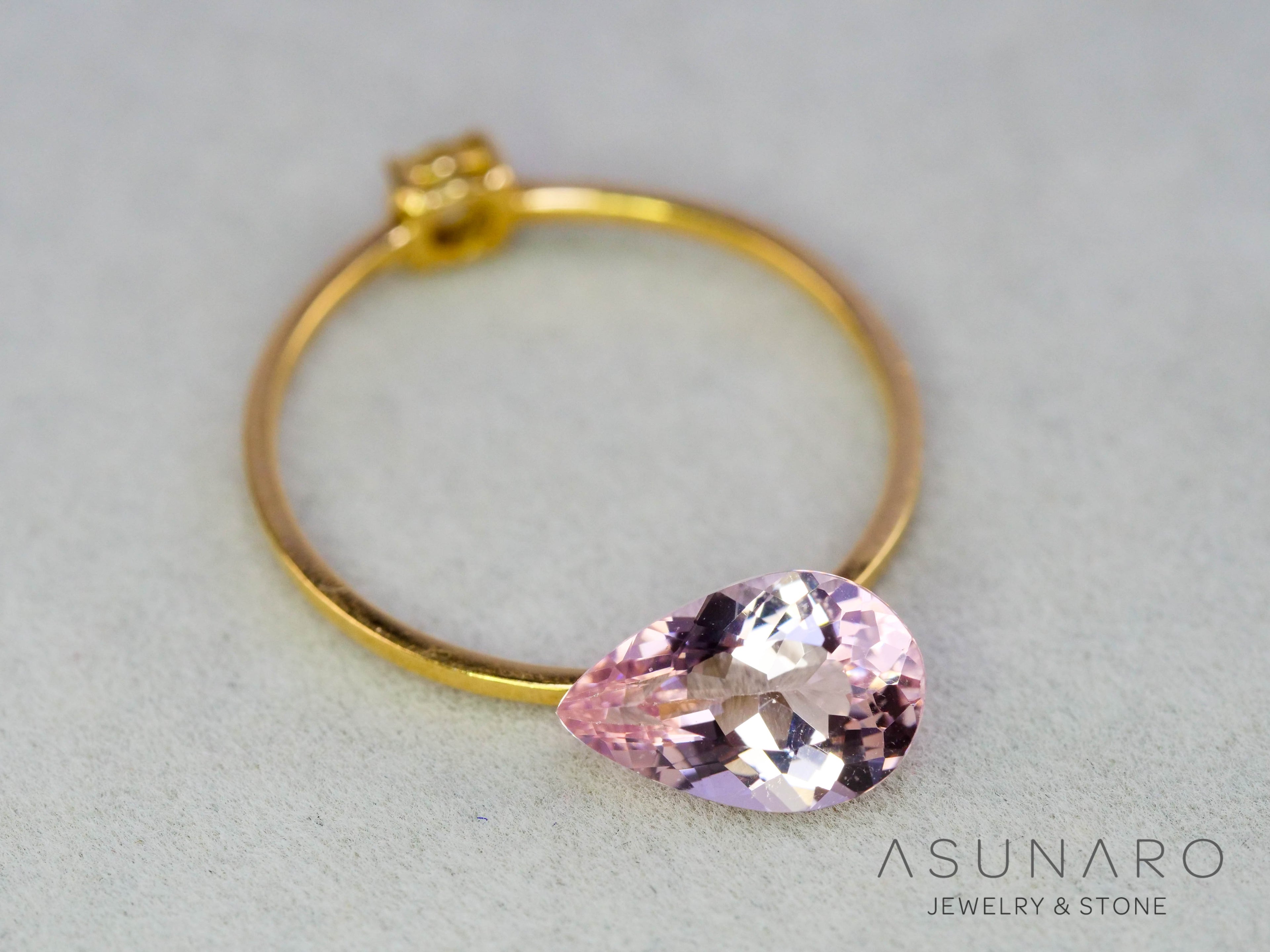 モルガナイト 　ペアシェイプ　ブラジル産　1.27ct　【251004-3126】