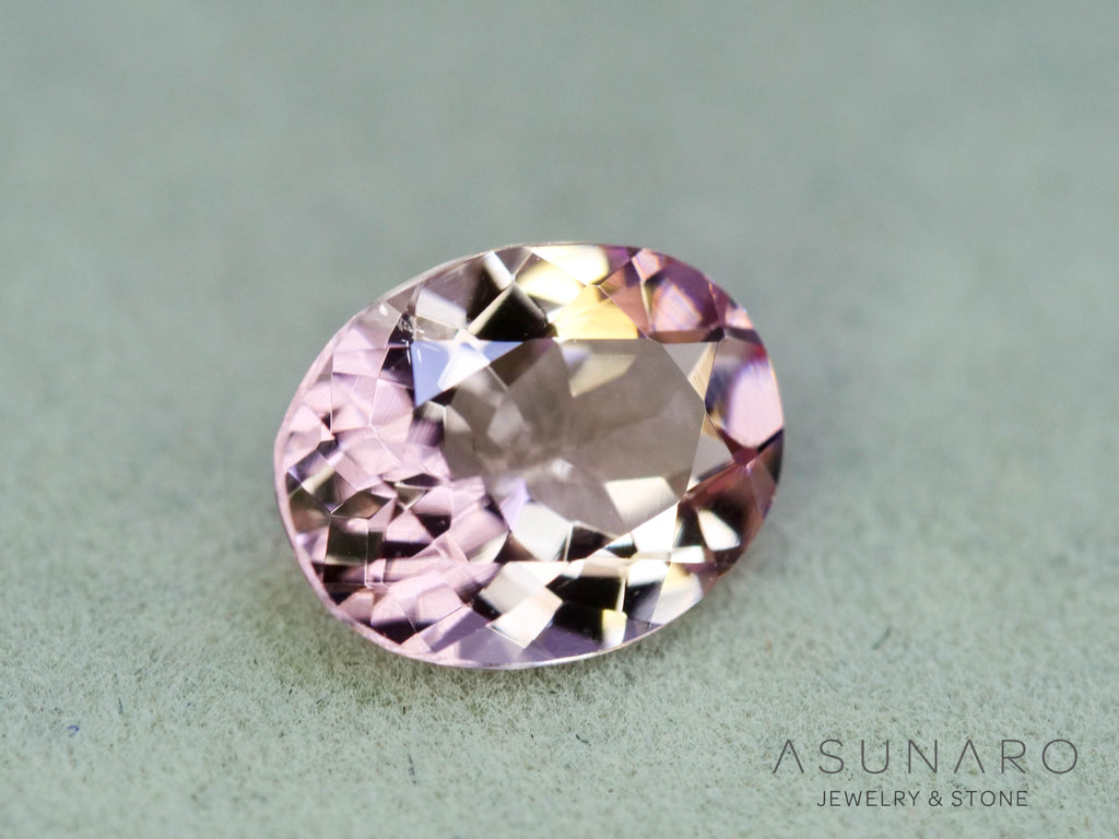 モルガナイト 　オーバルカット　ブラジル産　1.01ct　【251004-3127】