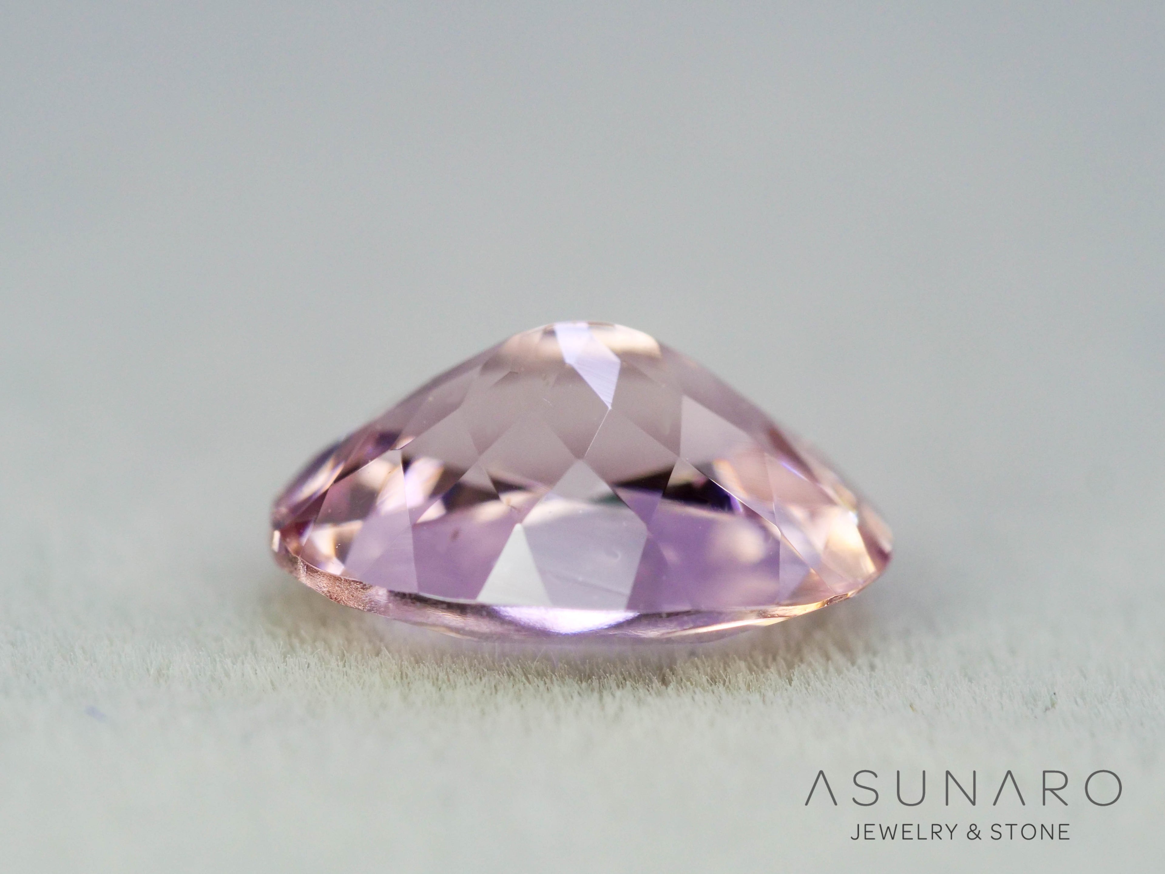 モルガナイト 　オーバルカット　ブラジル産　1.01ct　【251004-3127】