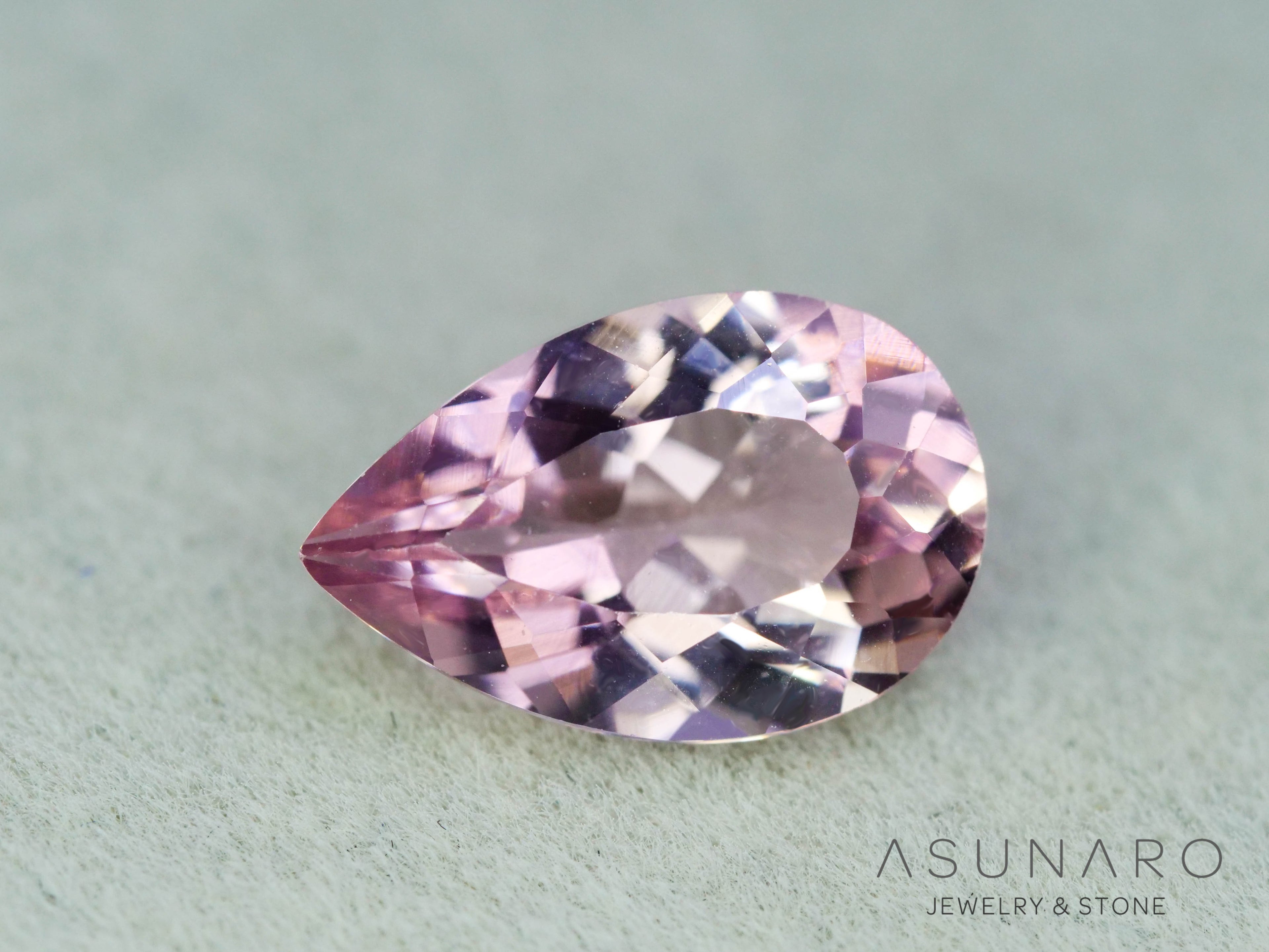 モルガナイト 　ペアシェイプ　ブラジル産　1.19ct　【251004-3128】