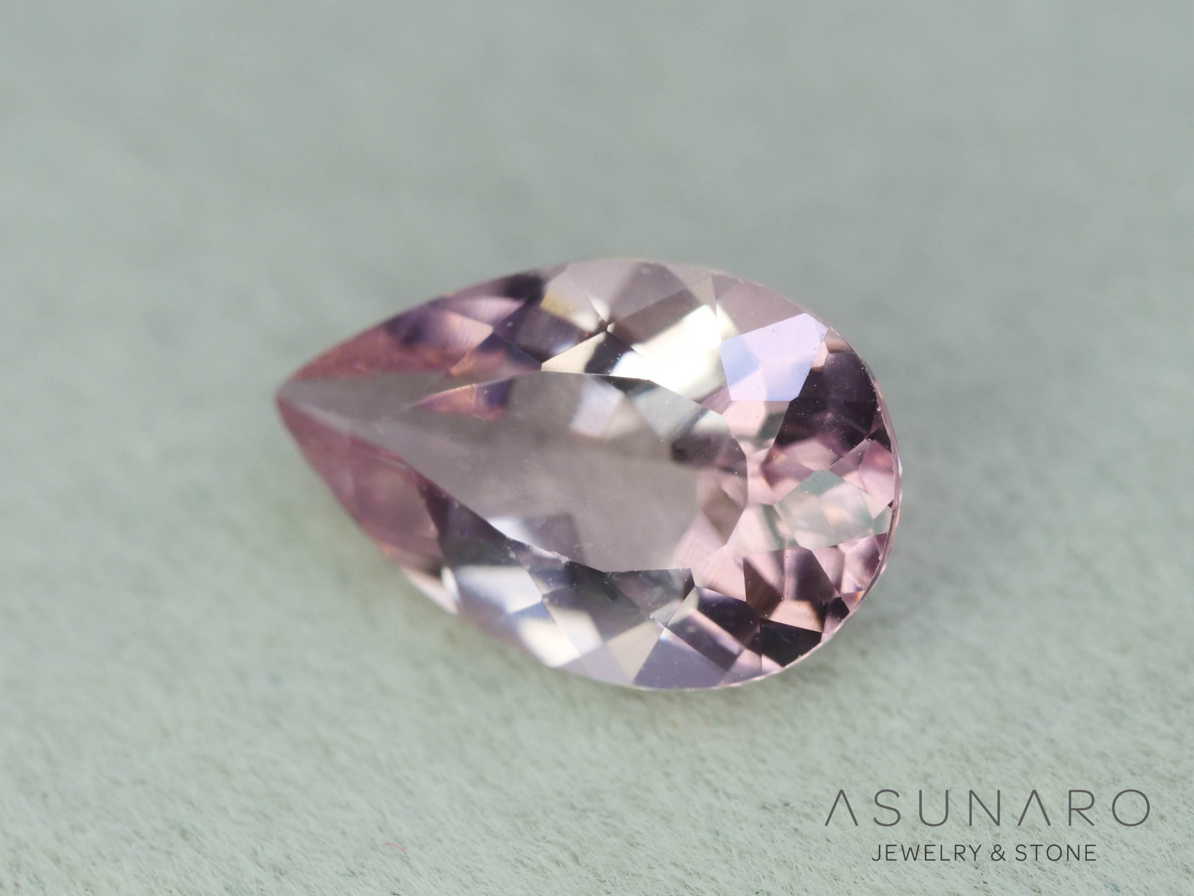 モルガナイト 　ペアシェイプ　ブラジル産　1.19ct　【251004-3128】