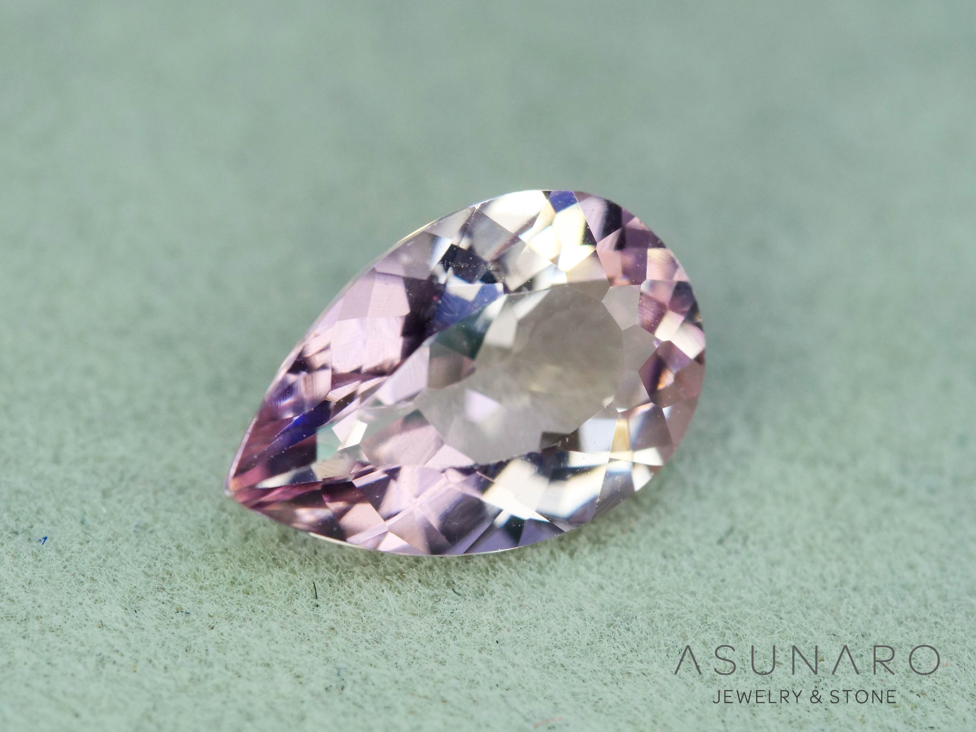 モルガナイト 　ペアシェイプ　ブラジル産　1.19ct　【251004-3128】