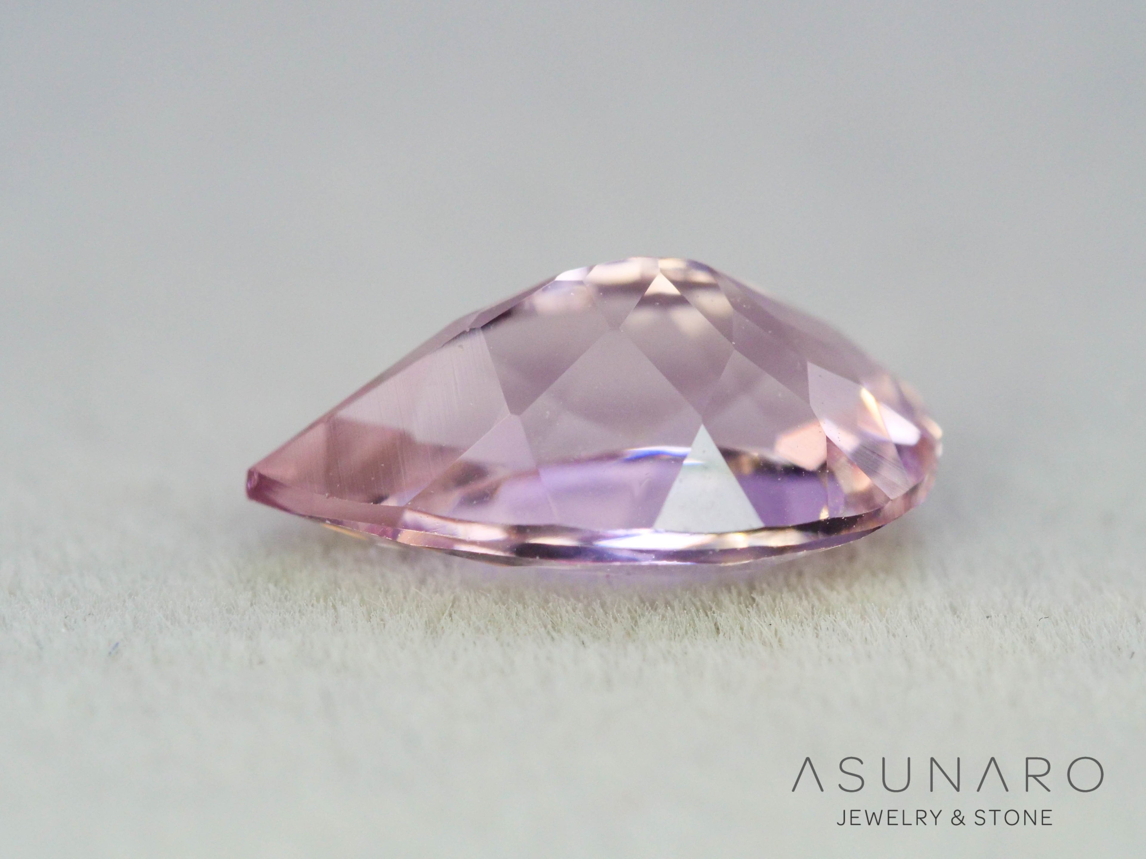 モルガナイト 　ペアシェイプ　ブラジル産　1.19ct　【251004-3128】