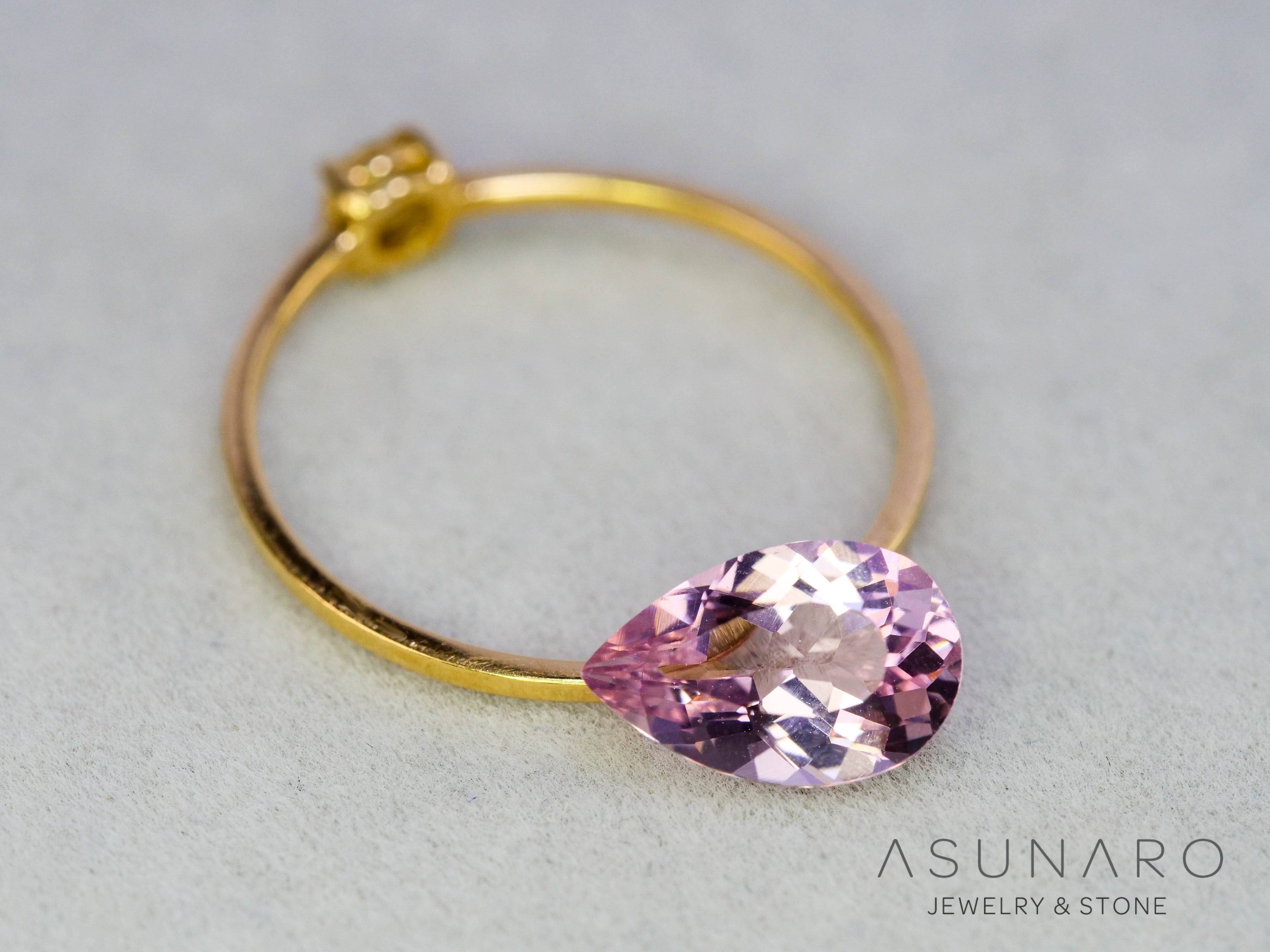 モルガナイト 　ペアシェイプ　ブラジル産　1.19ct　【251004-3128】