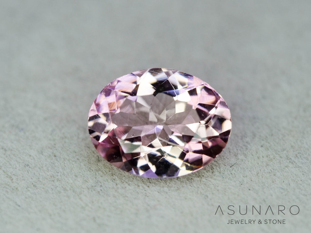 モルガナイト 　オーバルカット　ブラジル産　0.86ct　【251004-3129】