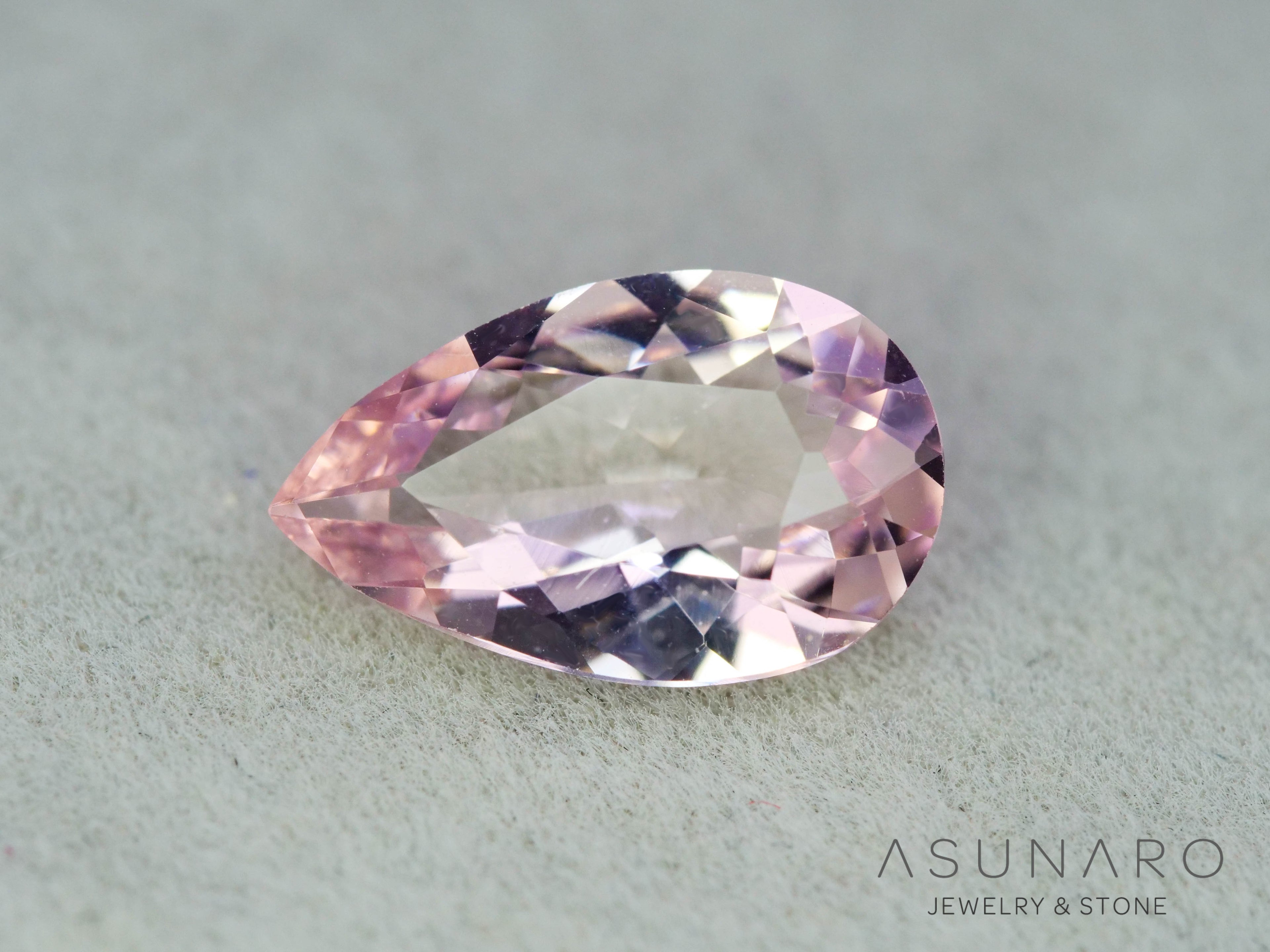 モルガナイト 　ペアシェイプ　ブラジル産　1.21ct　【251004-3130】