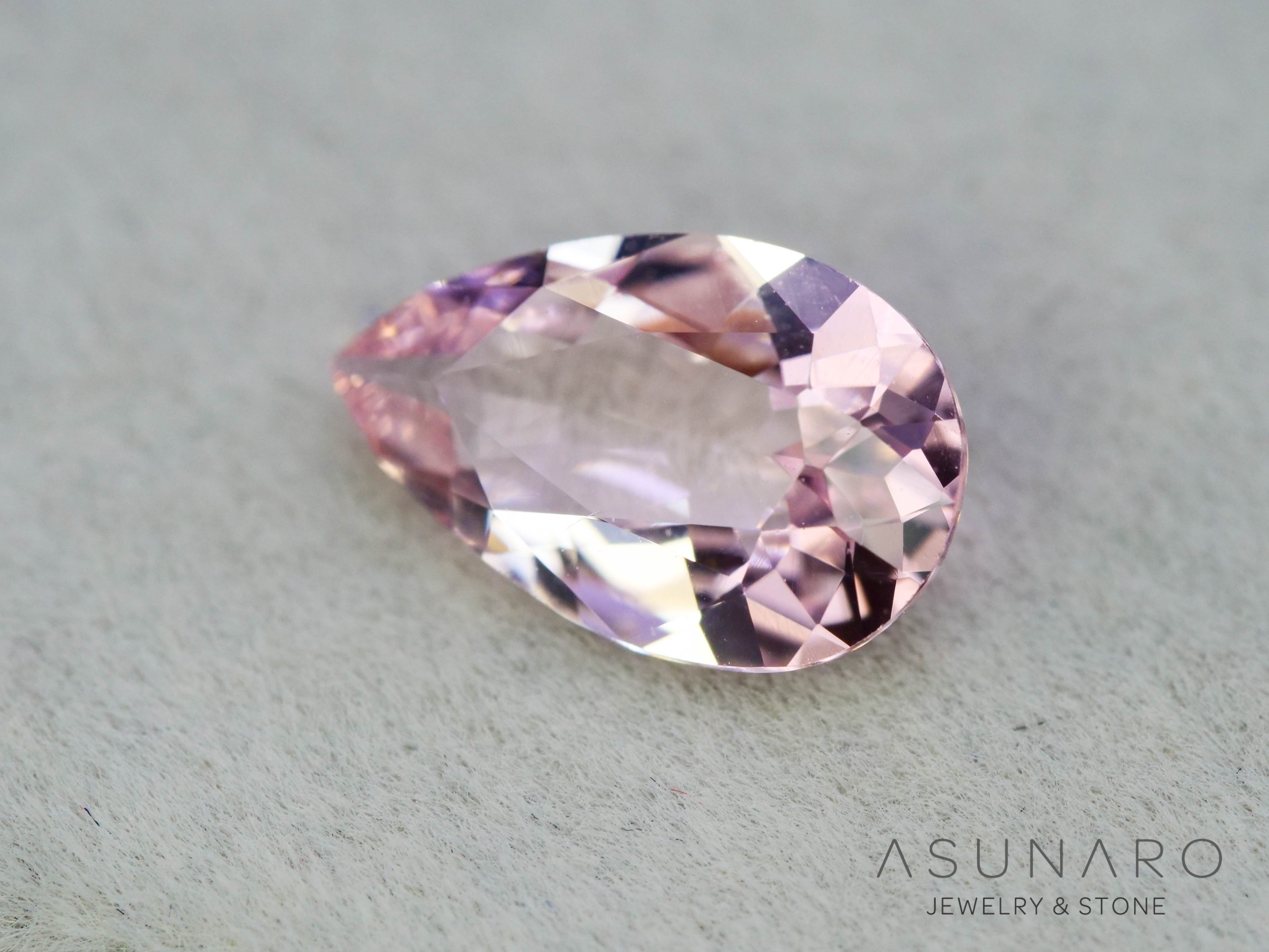 モルガナイト 　ペアシェイプ　ブラジル産　1.21ct　【251004-3130】