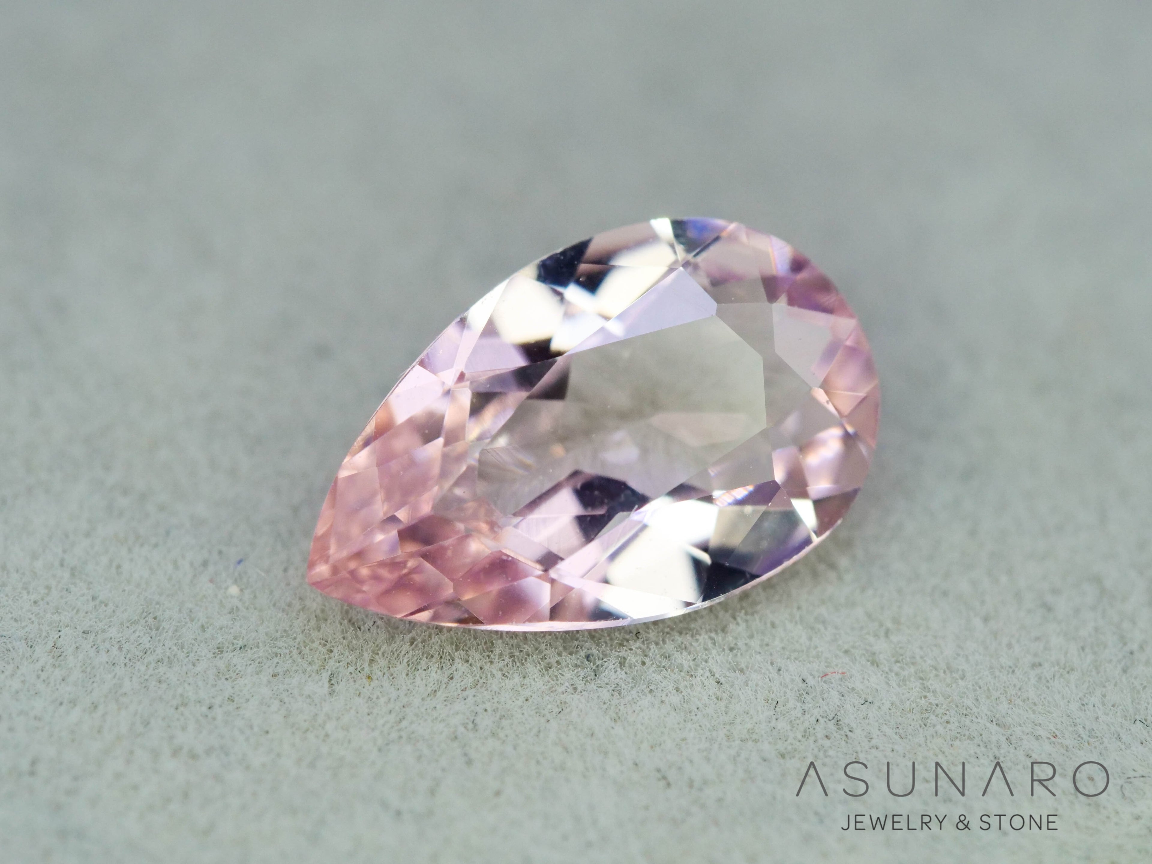 モルガナイト 　ペアシェイプ　ブラジル産　1.21ct　【251004-3130】