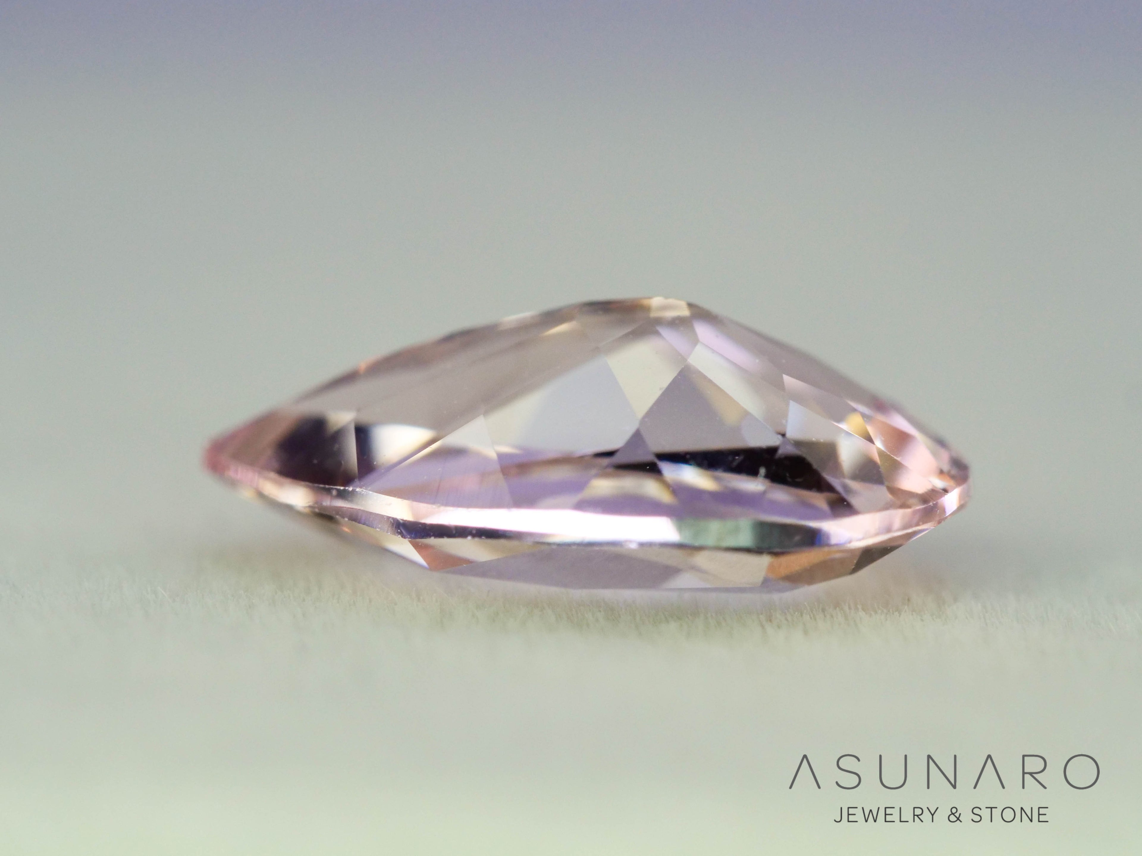 モルガナイト 　ペアシェイプ　ブラジル産　1.21ct　【251004-3130】