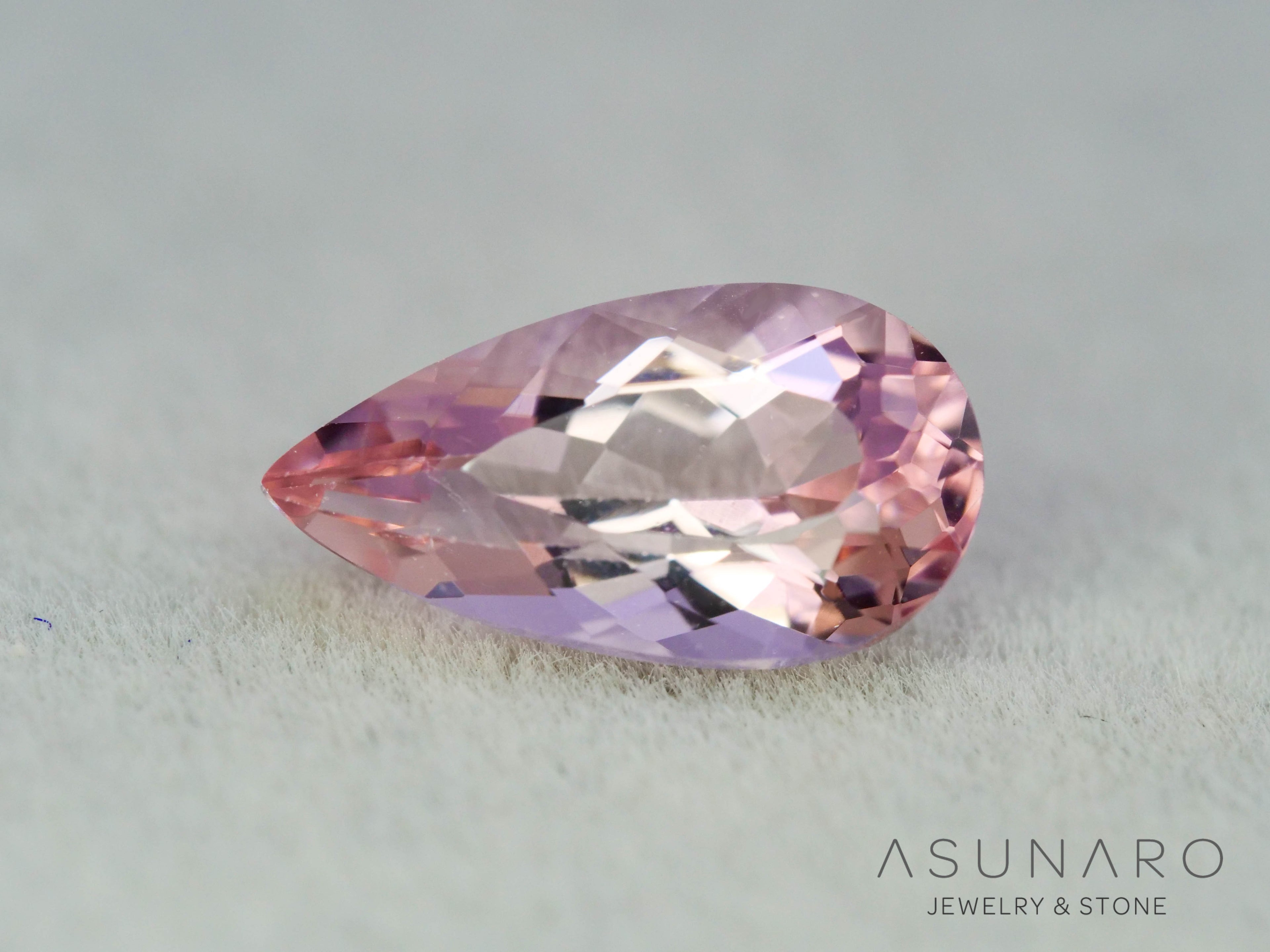 モルガナイト 　ペアシェイプ　ブラジル産　1.00ct　【251004-3131】