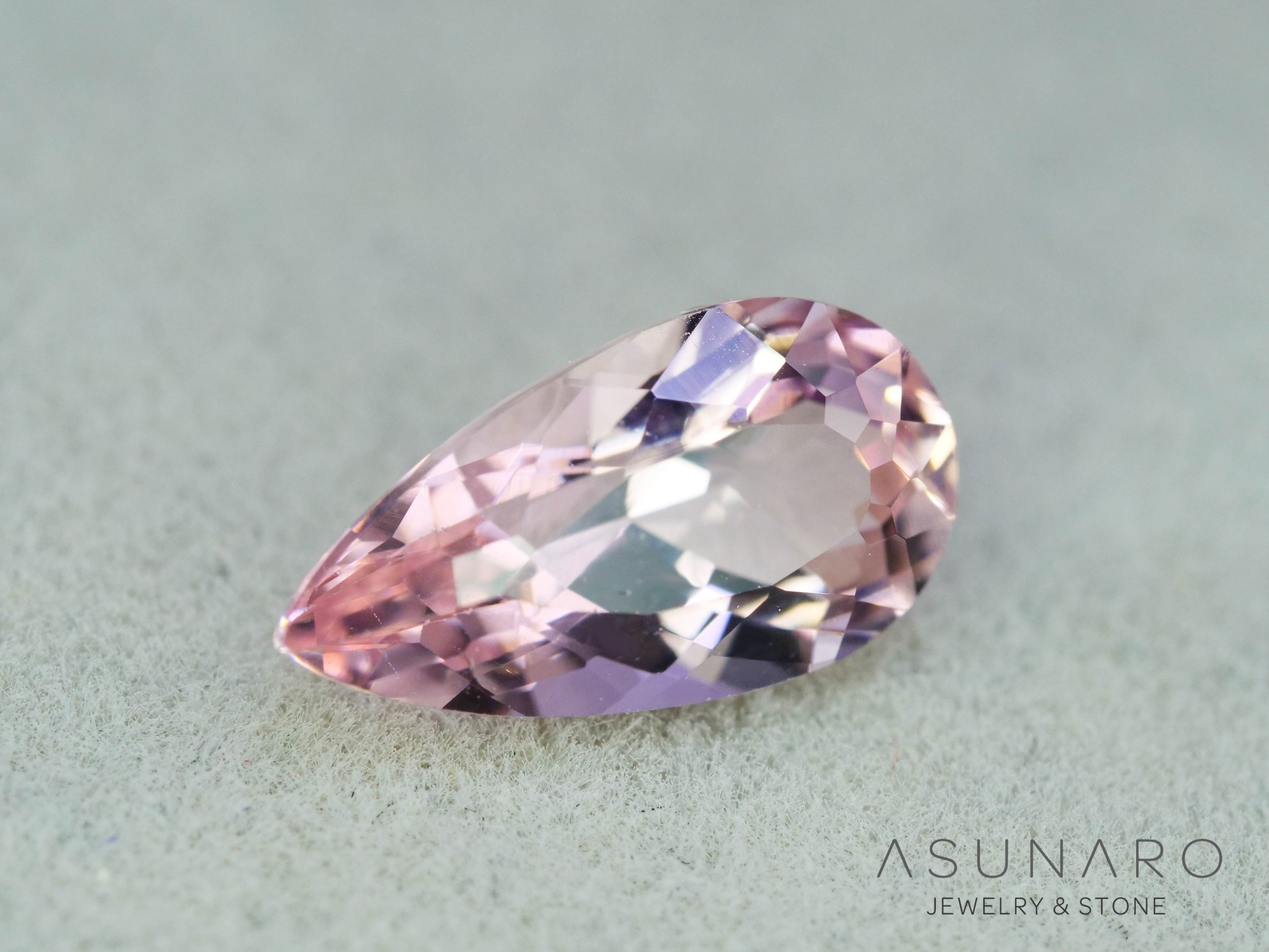 モルガナイト 　ペアシェイプ　ブラジル産　1.00ct　【251004-3131】