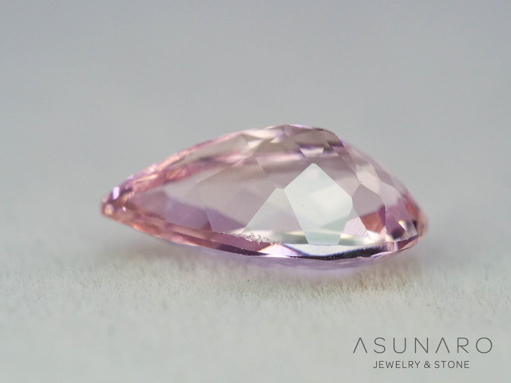 モルガナイト 　ペアシェイプ　ブラジル産　1.00ct　【251004-3131】