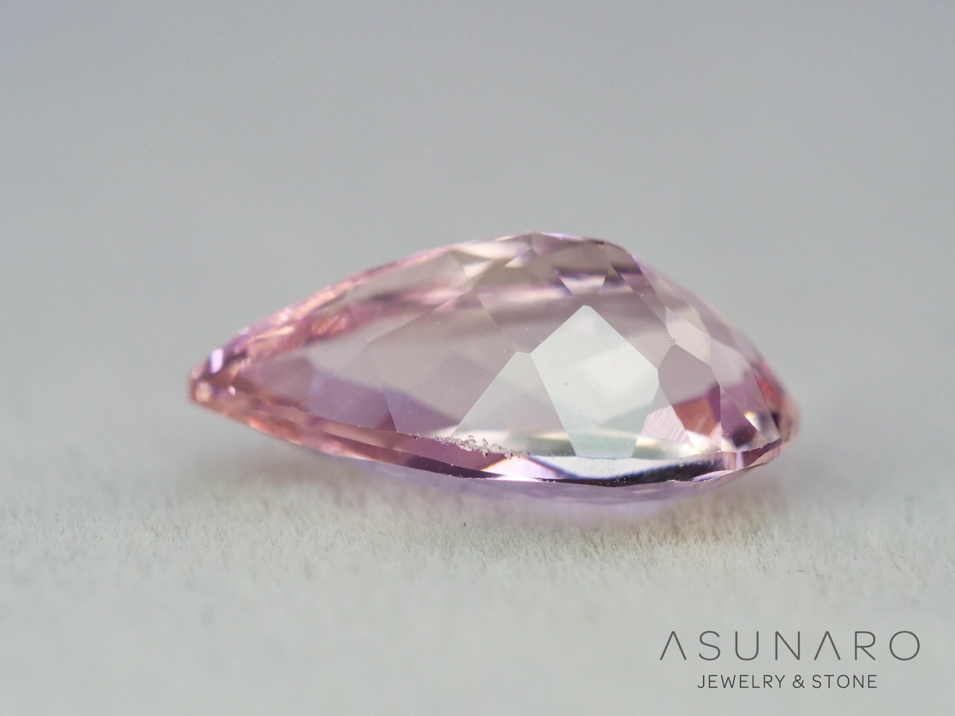 モルガナイト 　ペアシェイプ　ブラジル産　1.00ct　【251004-3131】