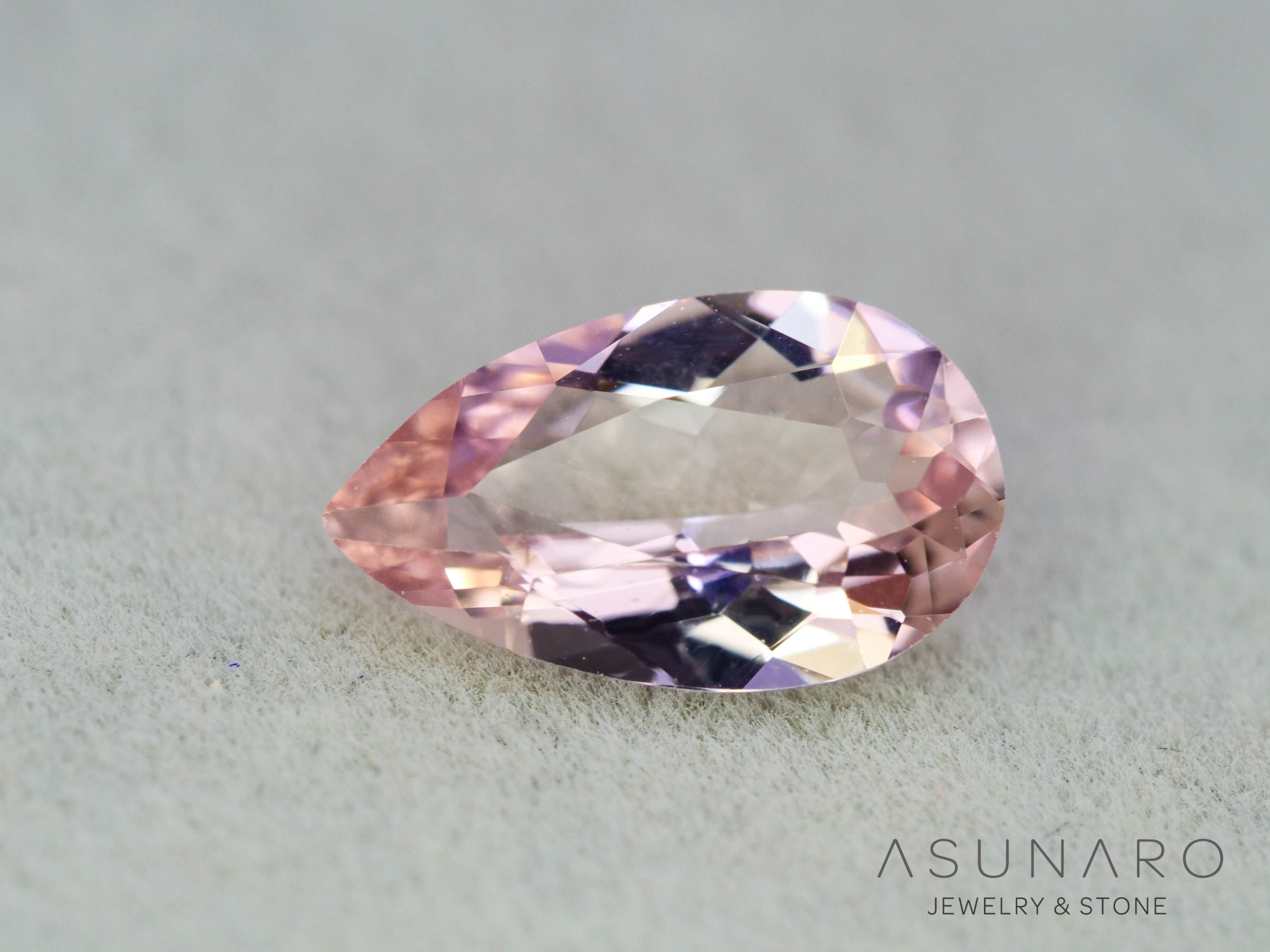 モルガナイト 　ペアシェイプ　ブラジル産　1.11ct　【251004-3132】