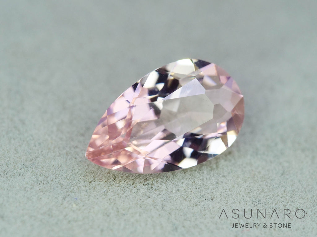 モルガナイト 　ペアシェイプ　ブラジル産　1.11ct　【251004-3132】