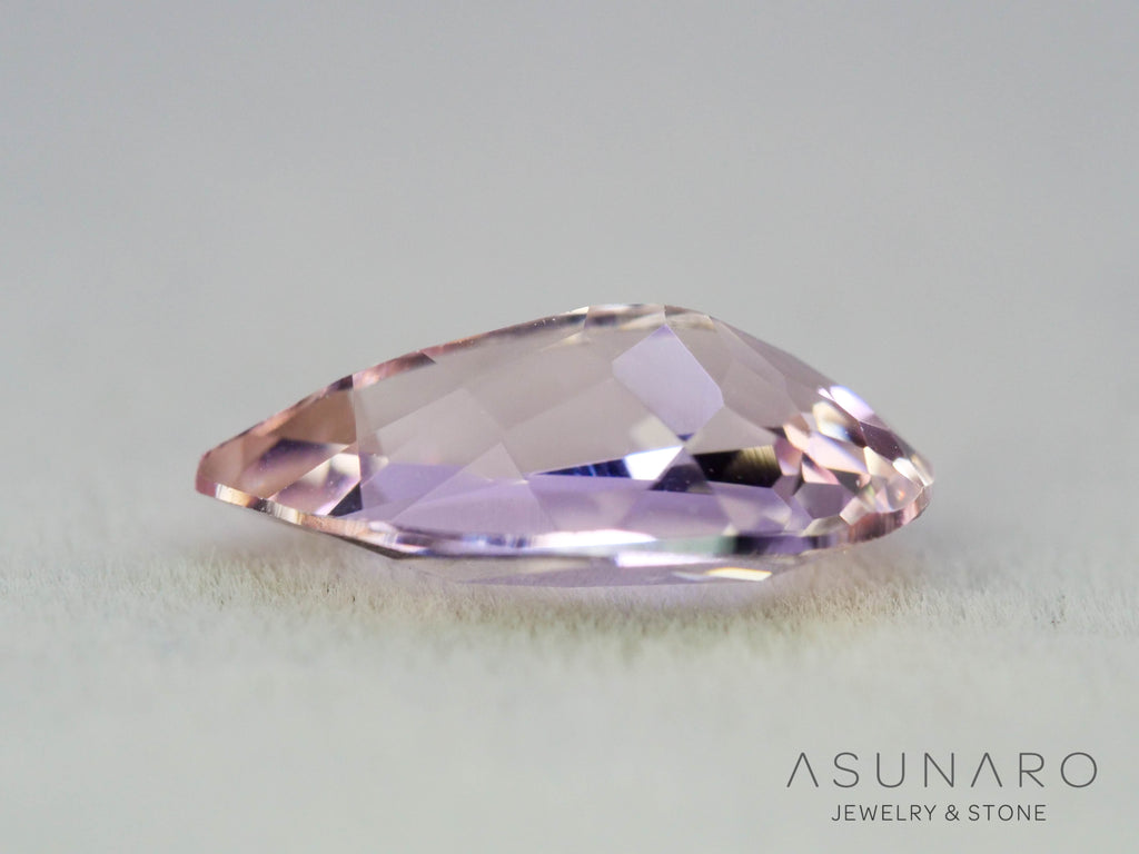 モルガナイト 　ペアシェイプ　ブラジル産　1.11ct　【251004-3132】