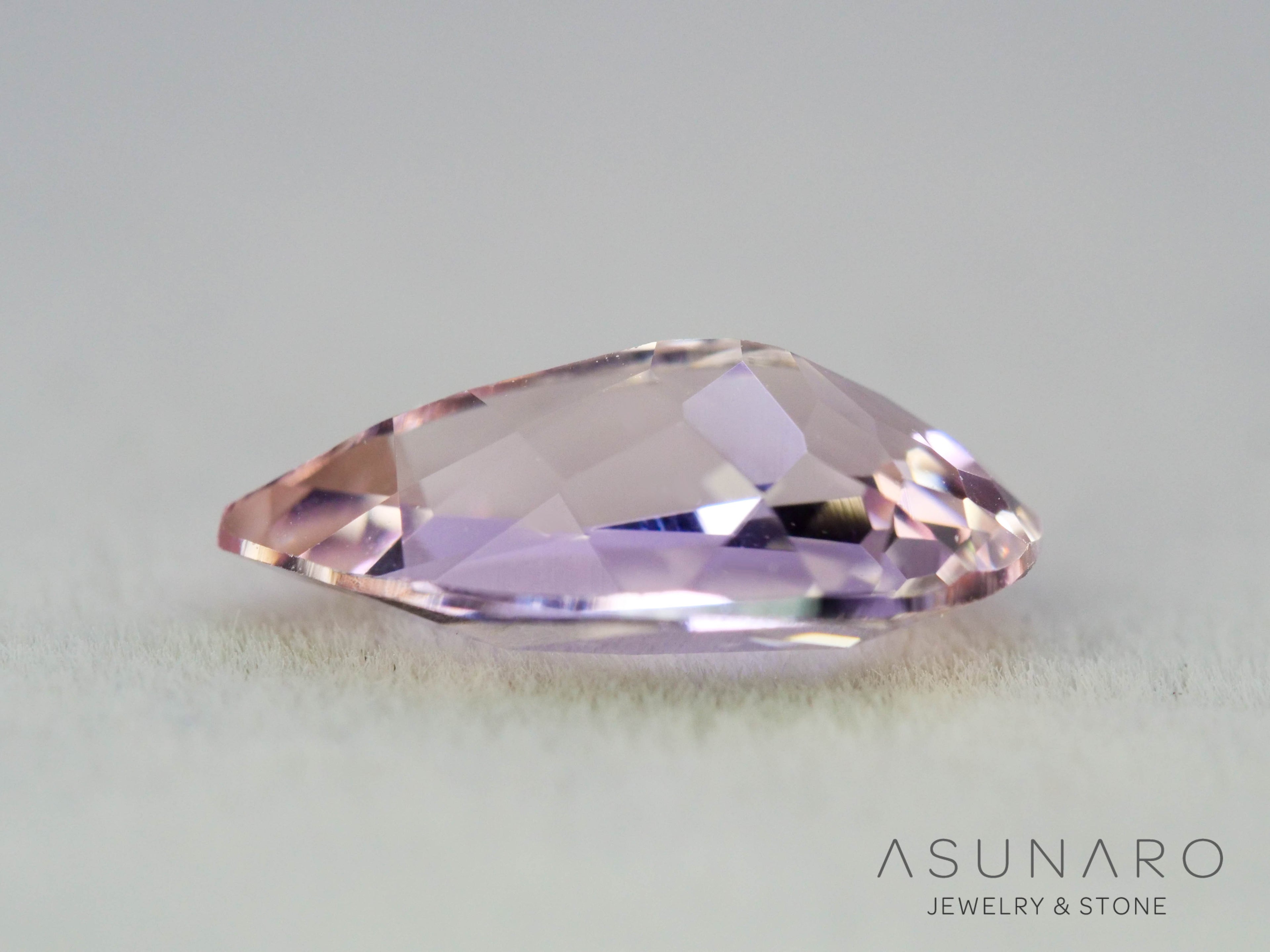 モルガナイト 　ペアシェイプ　ブラジル産　1.11ct　【251004-3132】