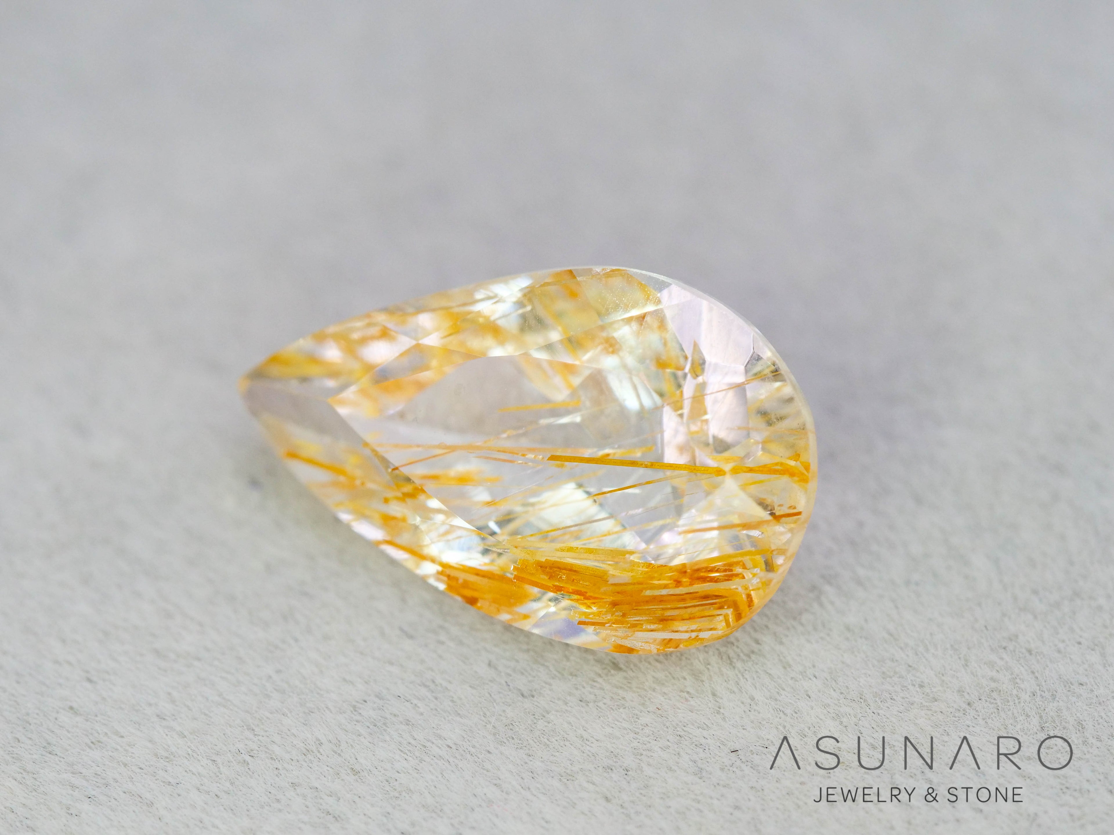 ルチルイントパーズ 　ペアシェイプ　ブラジル産　3.38ct　【251004-3099】