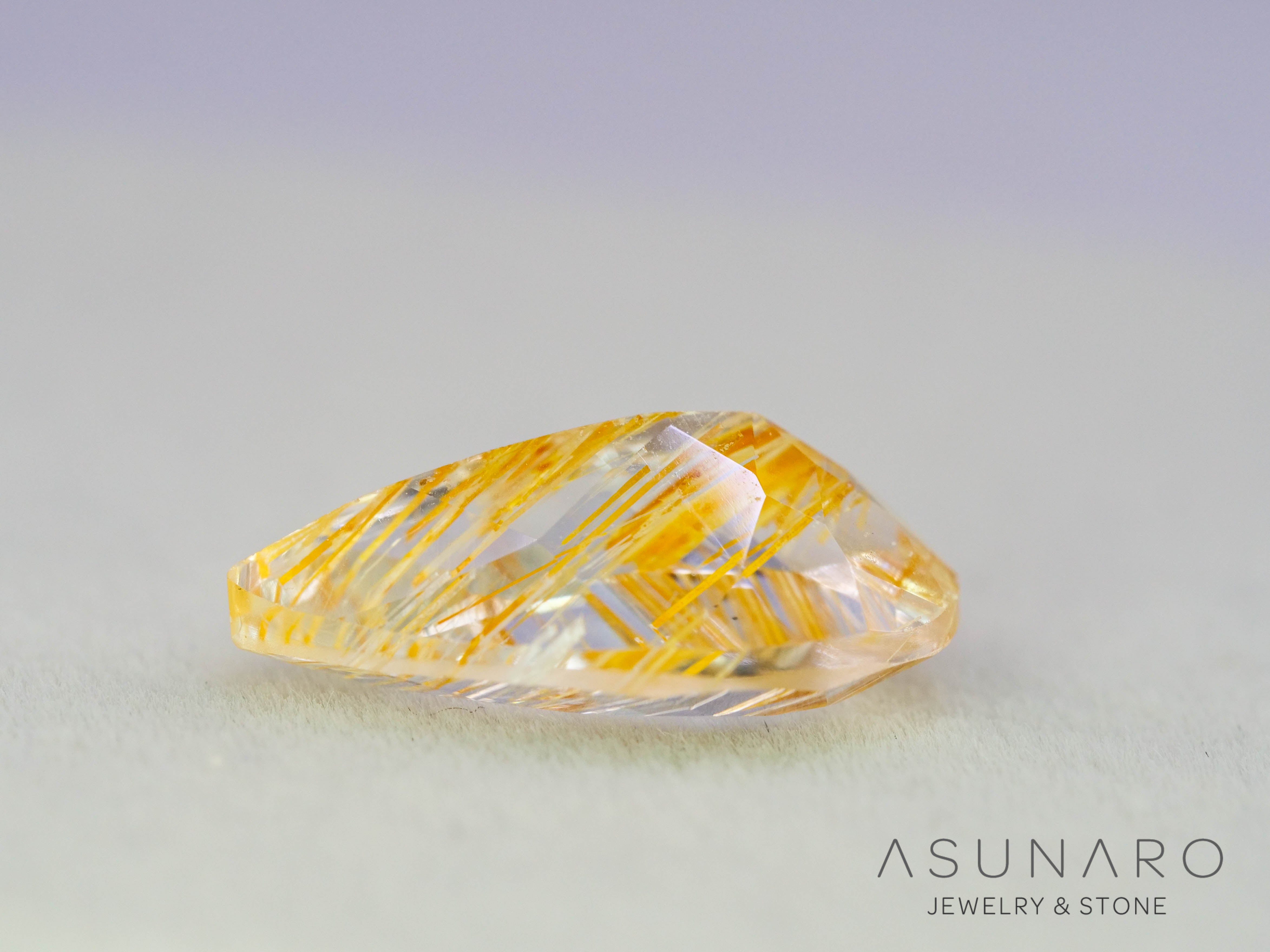 ブラジル産　両剣クリスタル ルチルイントパーズ ペアシェイプ ブラジル産 3.38ct 【251004-3099