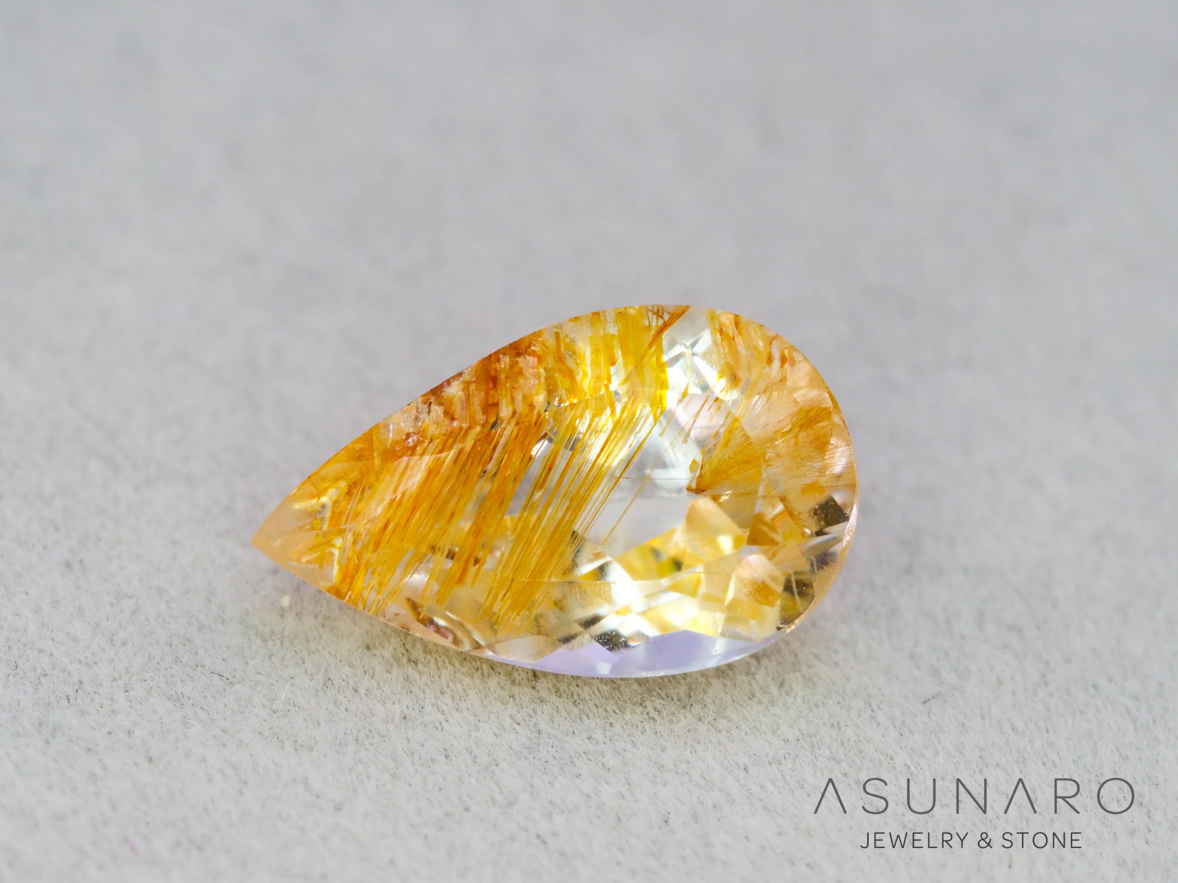 ルチルイントパーズ 　ペアシェイプ　ブラジル産　3.39ct　【251004-3100】