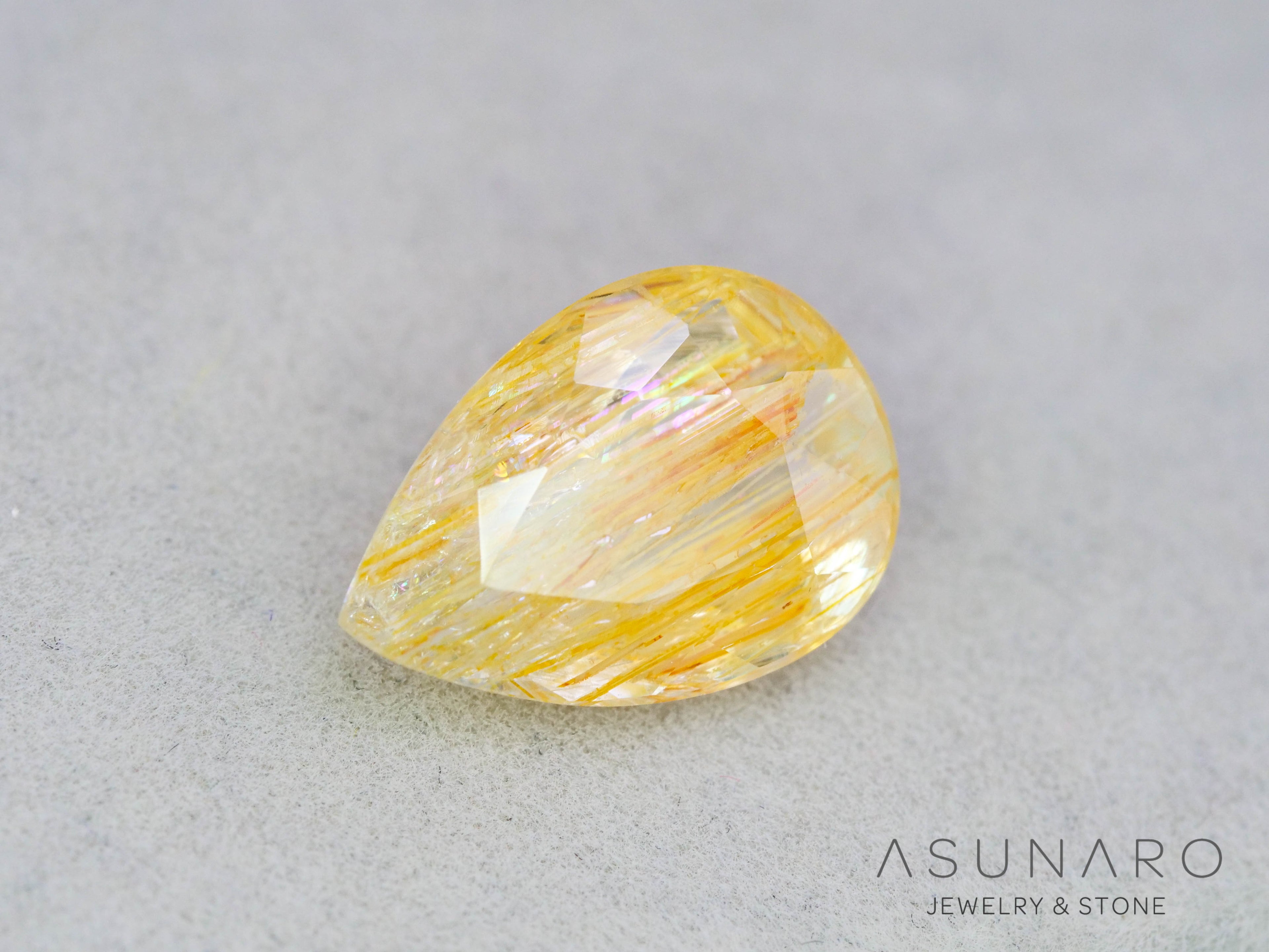 ルチルイントパーズ 　ペアシェイプ　ブラジル産　3.28ct　【251004-3101】